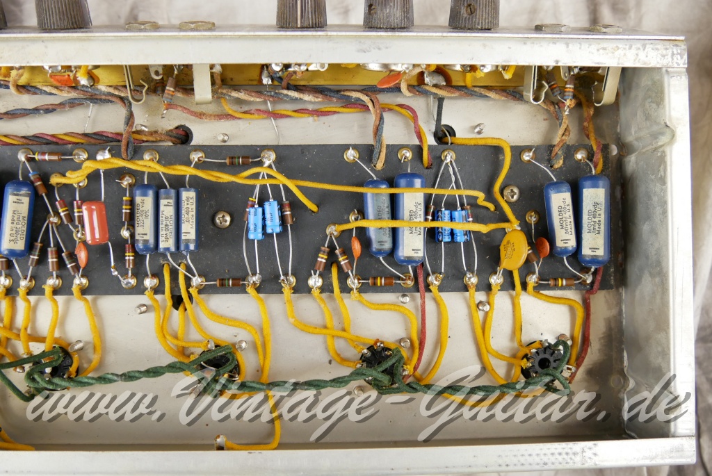img/vintage/6045/Fender_Vibrolux_Amp_brownface_1x12_USA_1962-023.jpg