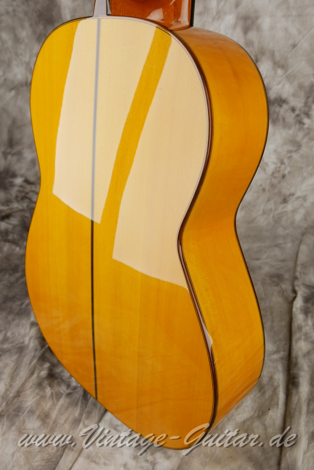 img/vintage/6056/Manuel_Raimundo_145F_Flamenco_cypress_body_Spain_2004-012.jpg