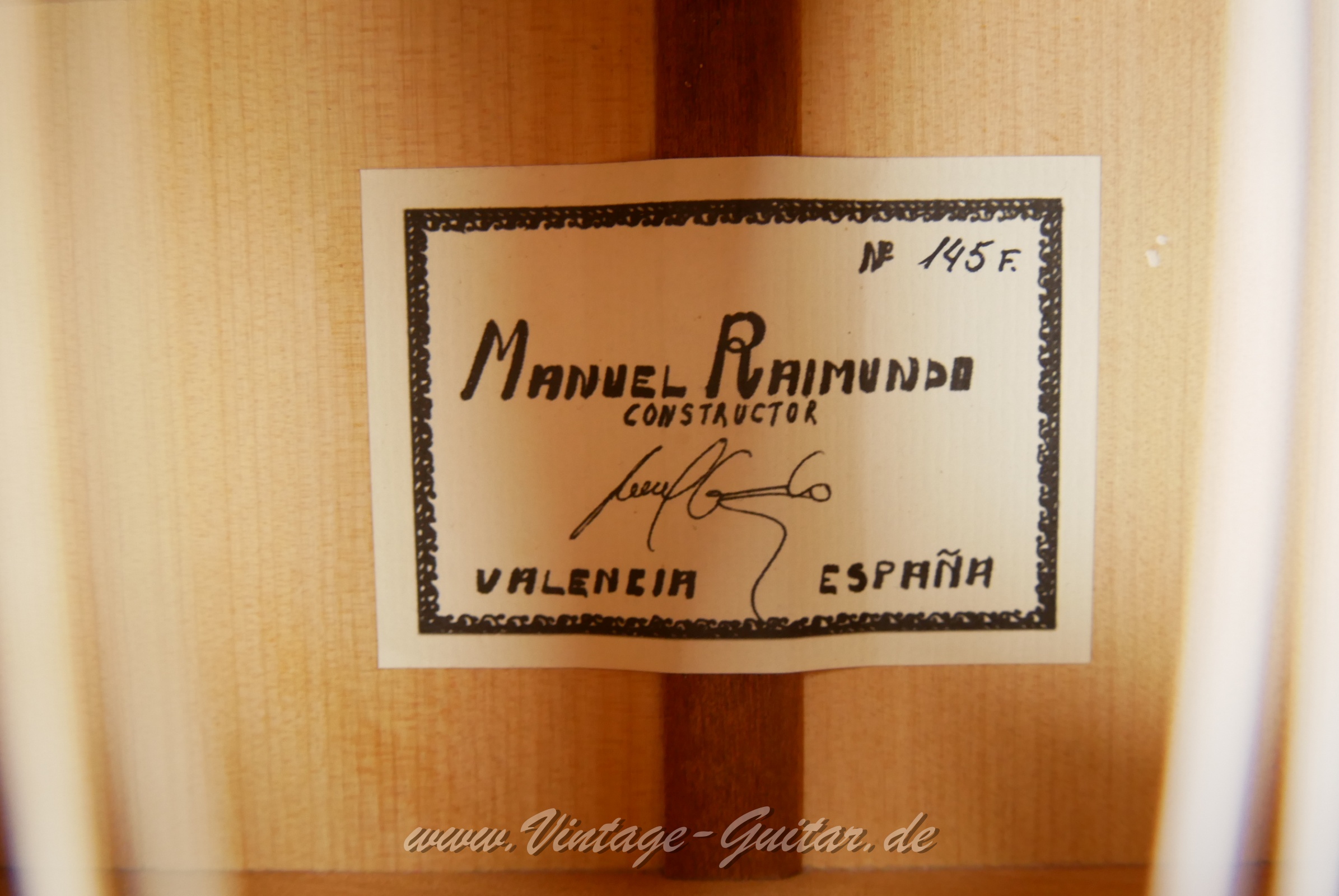 img/vintage/6056/Manuel_Raimundo_145F_Flamenco_cypress_body_Spain_2004-013.jpg