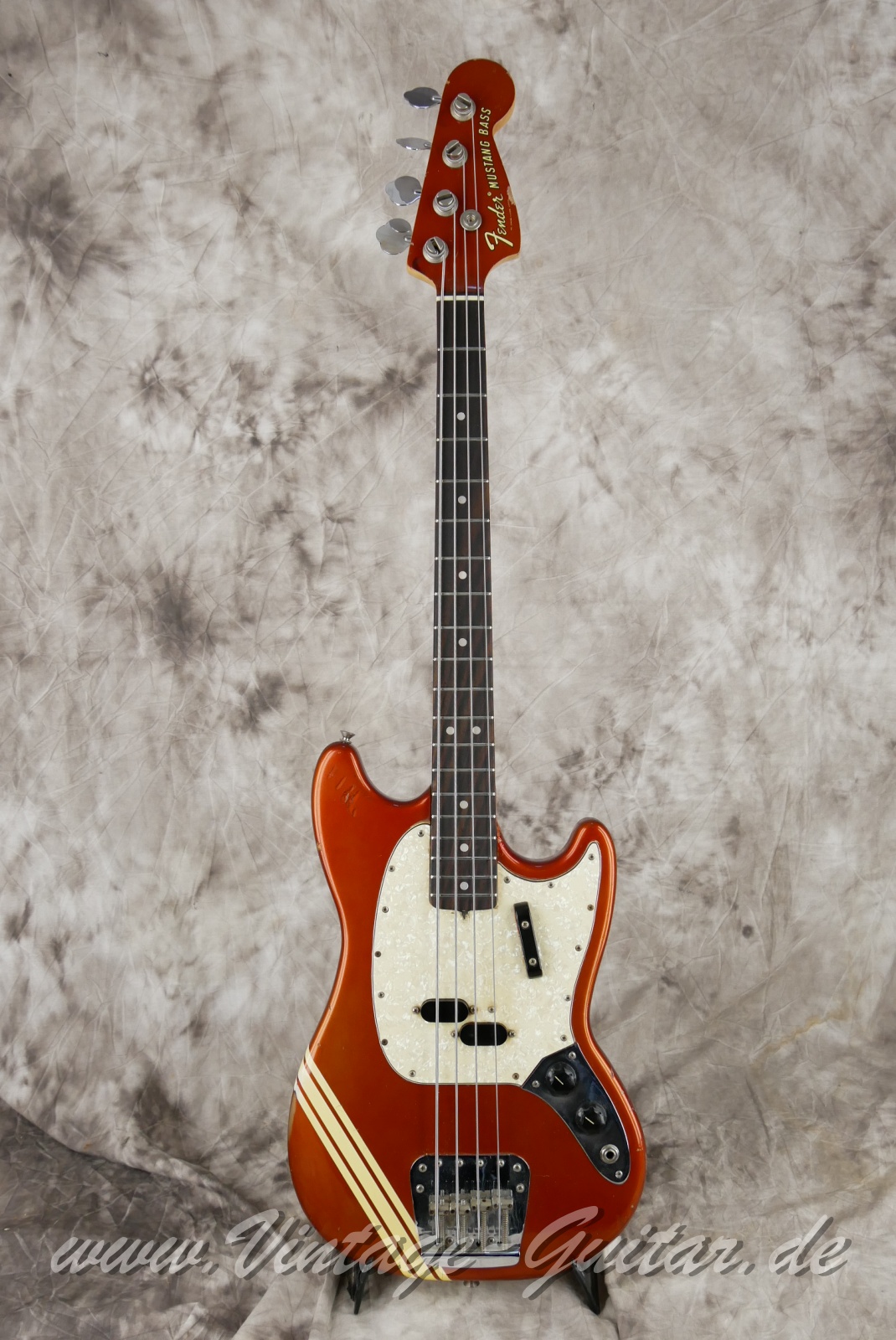 img/vintage/6058/Fender_Mustang_Bass_competition_candy_apple_red_1970-001.jpg