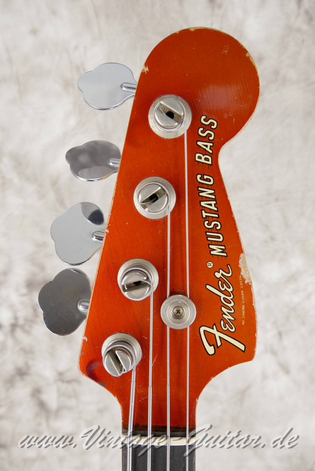 img/vintage/6058/Fender_Mustang_Bass_competition_candy_apple_red_1970-003.jpg