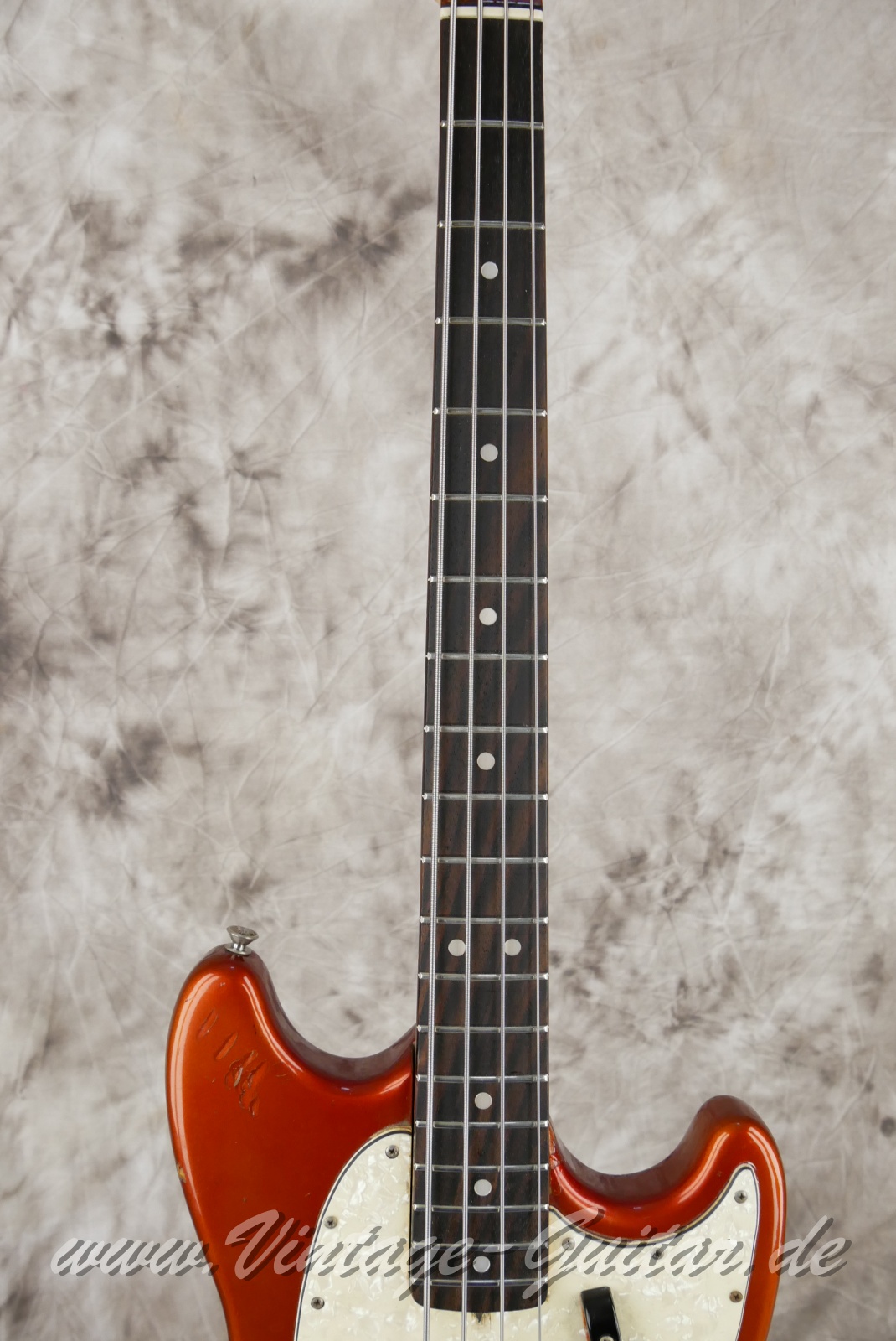 img/vintage/6058/Fender_Mustang_Bass_competition_candy_apple_red_1970-005.jpg