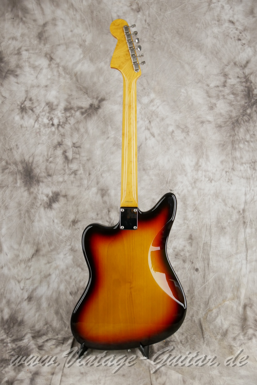 img/vintage/6063/Fender-Jaguar-CIJ-2006-sunburst-002.jpg