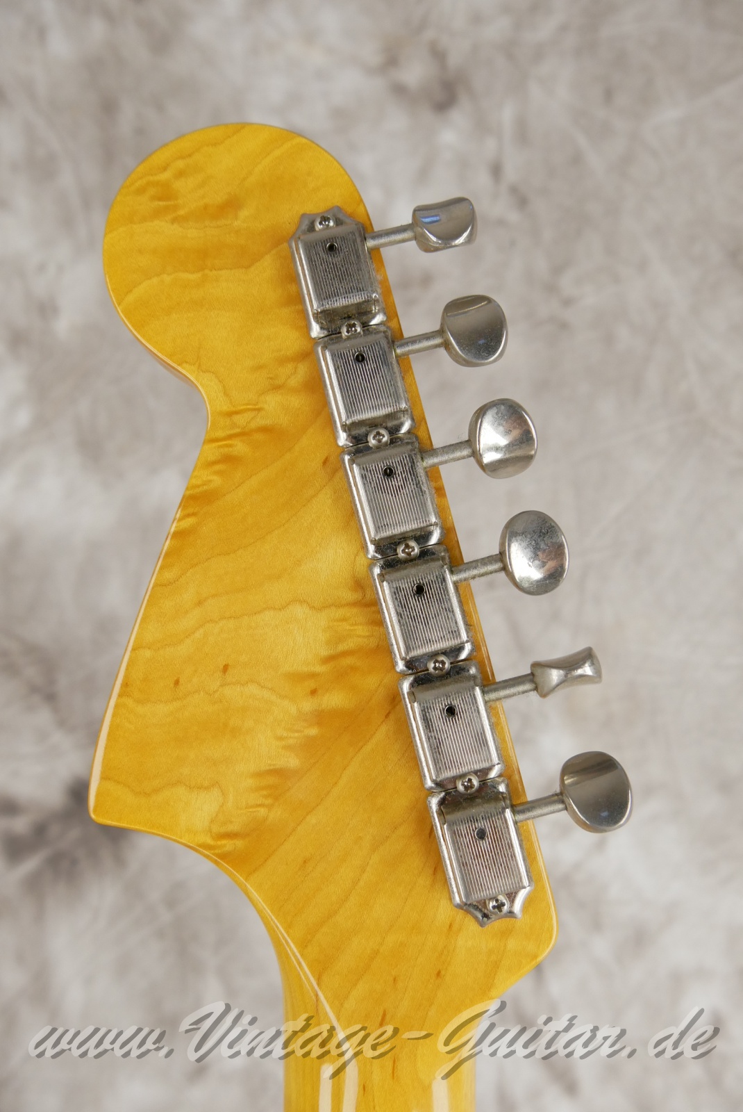 img/vintage/6063/Fender-Jaguar-CIJ-2006-sunburst-004.jpg
