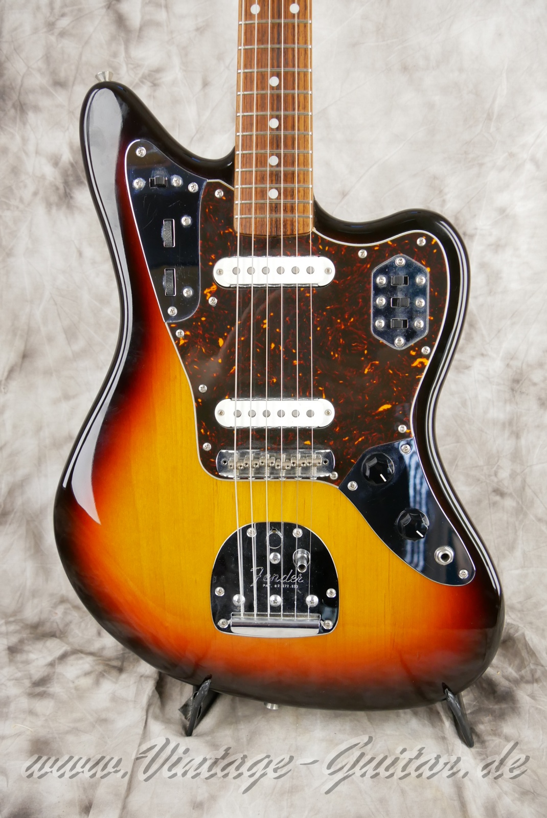 img/vintage/6063/Fender-Jaguar-CIJ-2006-sunburst-007.jpg