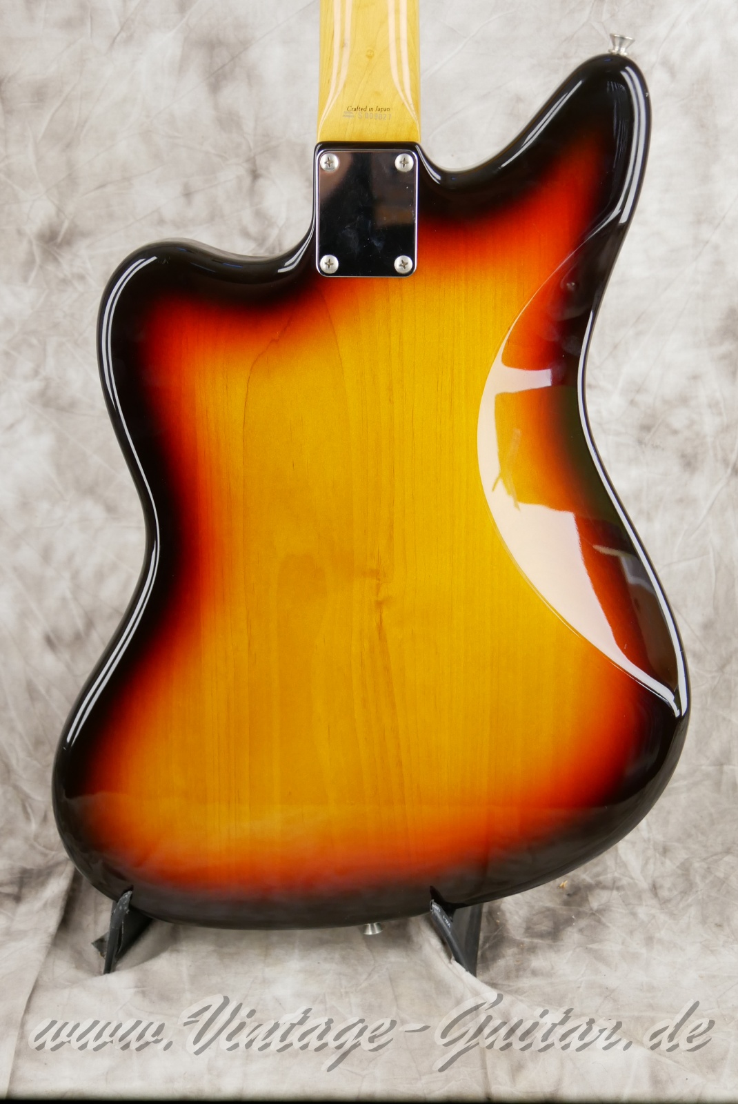 img/vintage/6063/Fender-Jaguar-CIJ-2006-sunburst-008.jpg