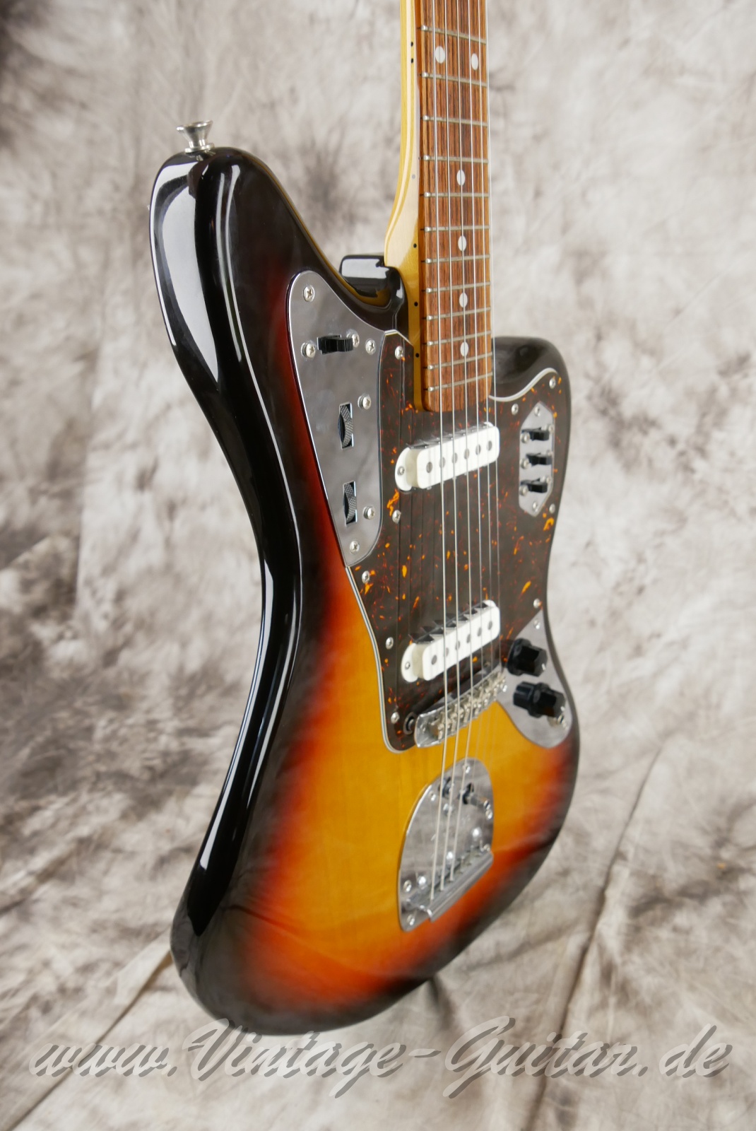 img/vintage/6063/Fender-Jaguar-CIJ-2006-sunburst-009.jpg