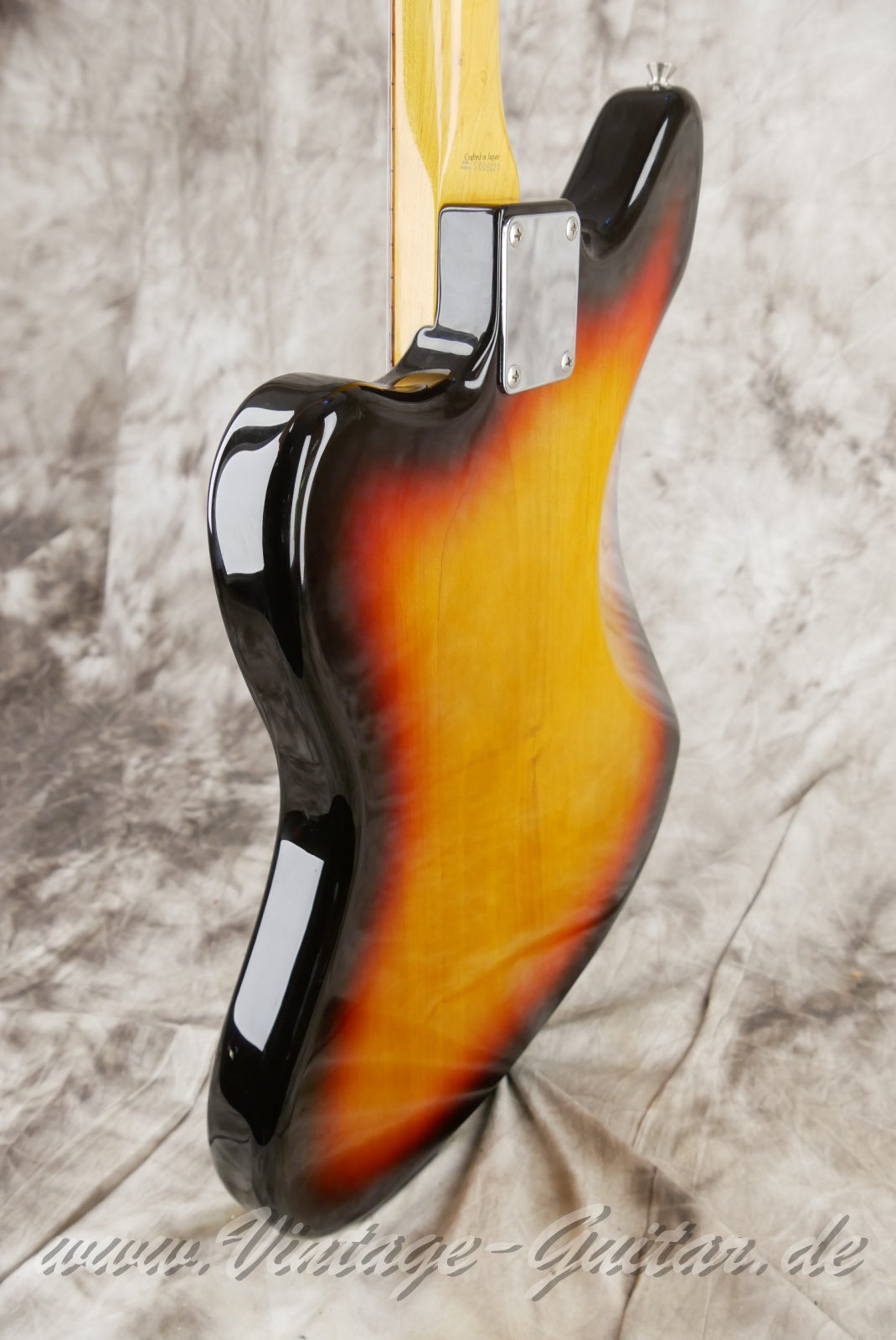 img/vintage/6063/Fender-Jaguar-CIJ-2006-sunburst-011.jpg
