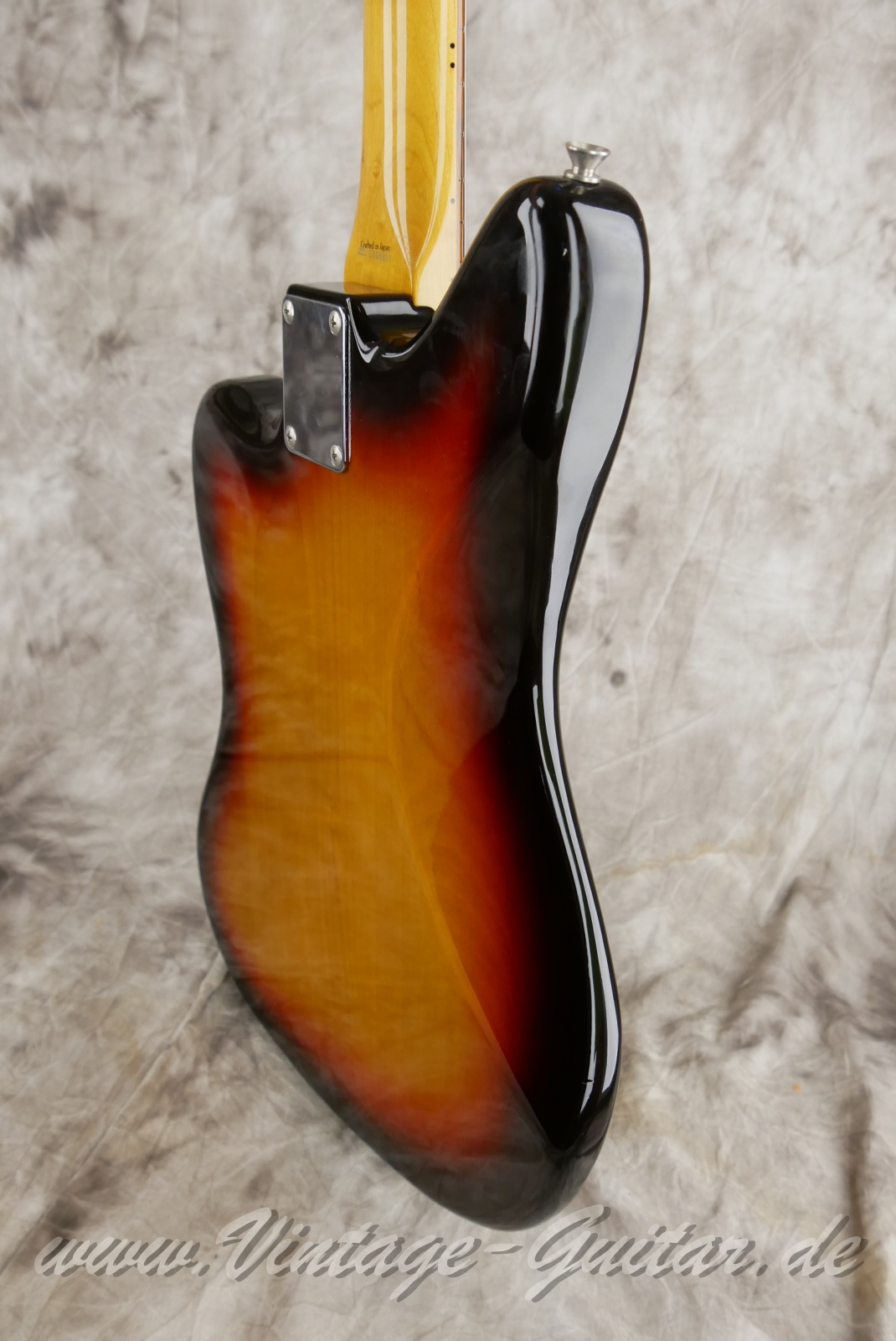 img/vintage/6063/Fender-Jaguar-CIJ-2006-sunburst-012.jpg
