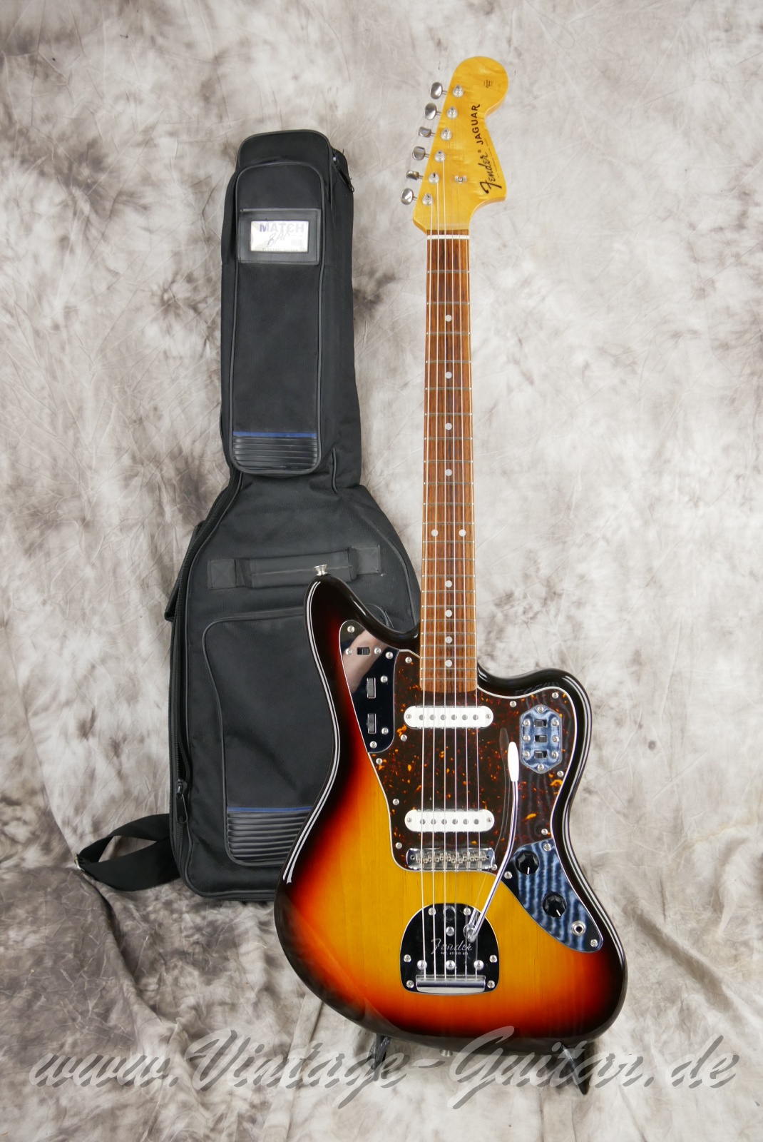 img/vintage/6063/Fender-Jaguar-CIJ-2006-sunburst-017.jpg