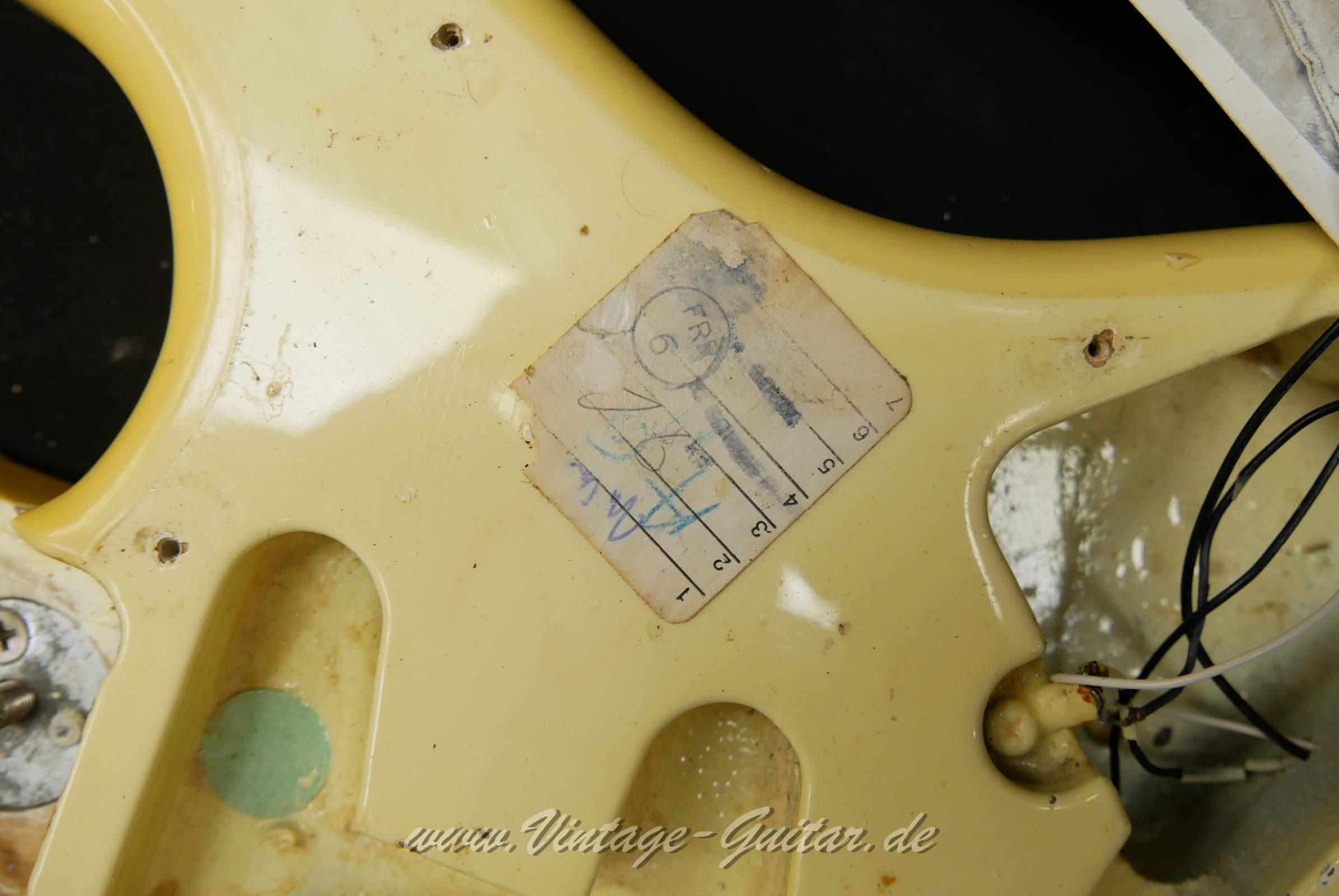 img/vintage/6076/fender_stratocaster_olympic_white_USA_1979-023.JPG