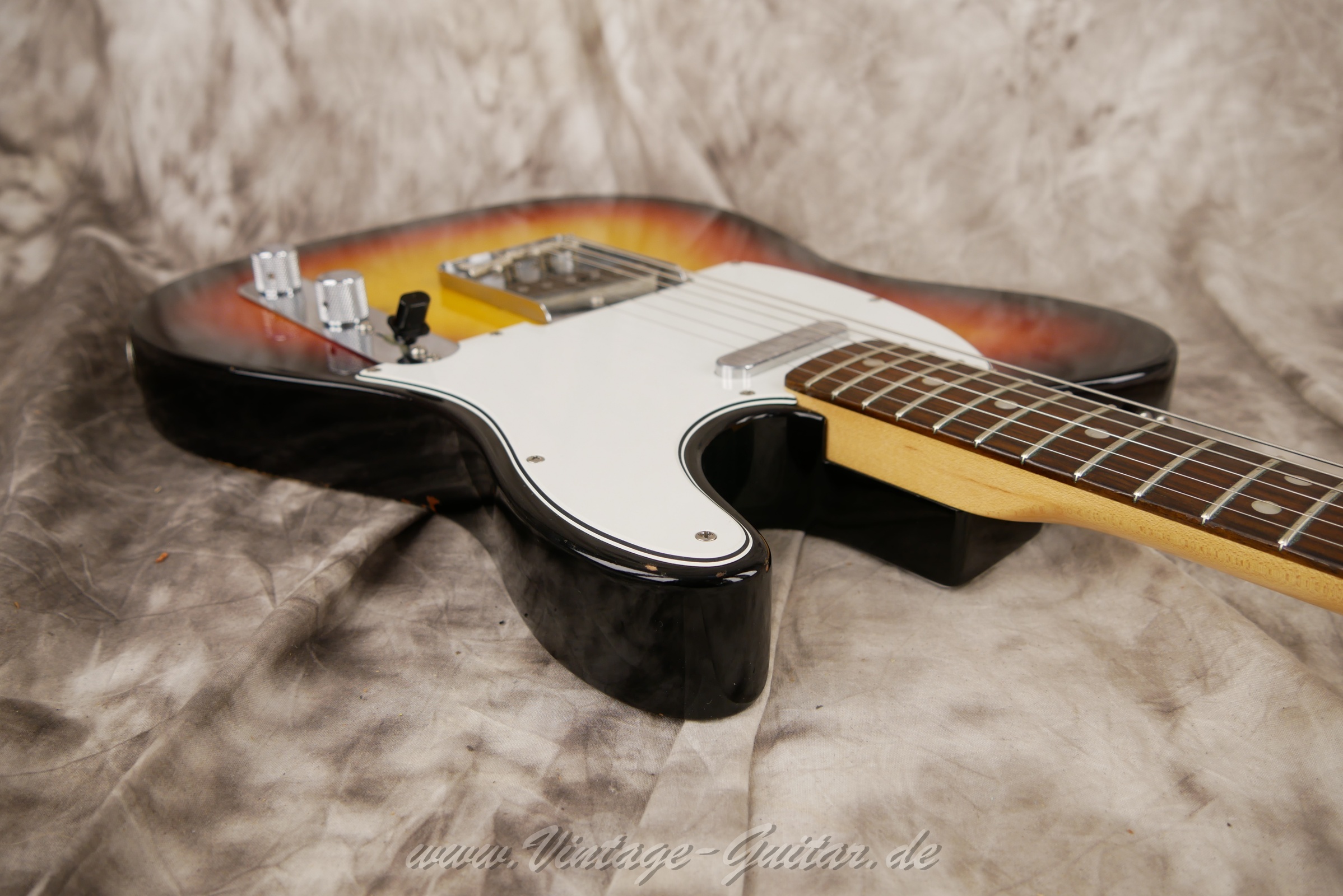 img/vintage/6080/Fender-Telecaster-AVRI-American-Vintage-Reissue-64-2012-sunburst-17.jpg