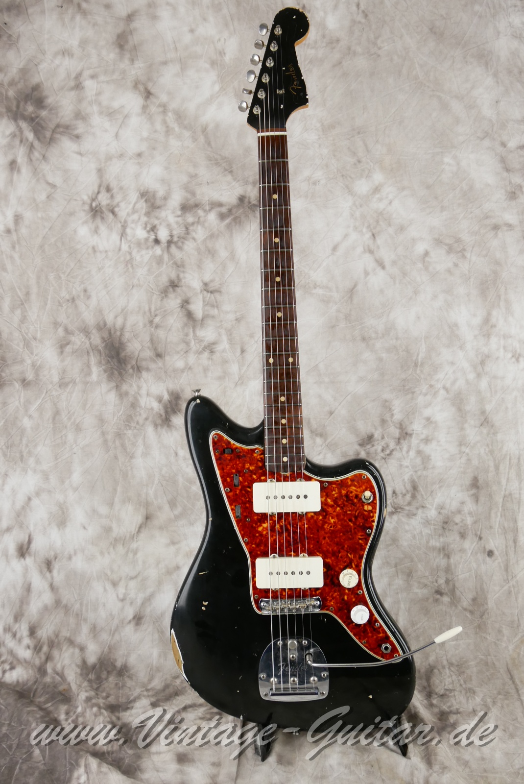 img/vintage/6082/Fender_Jazzmaster_refinished_black_1961-001.jpg