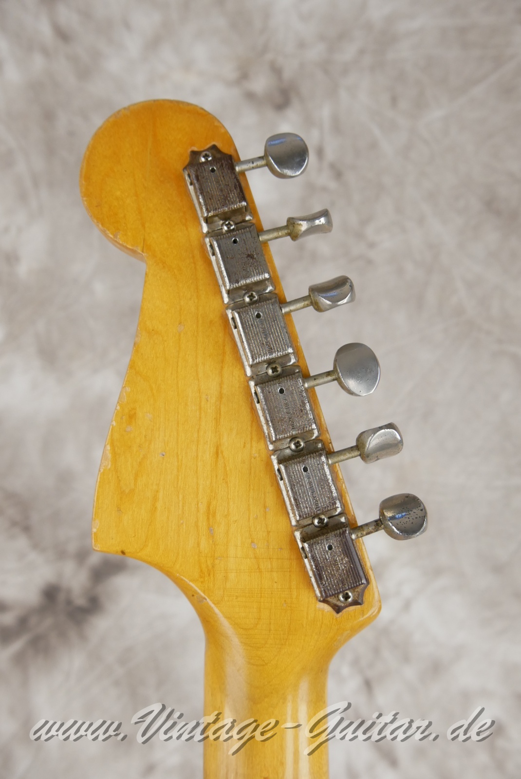 img/vintage/6082/Fender_Jazzmaster_refinished_black_1961-004.jpg