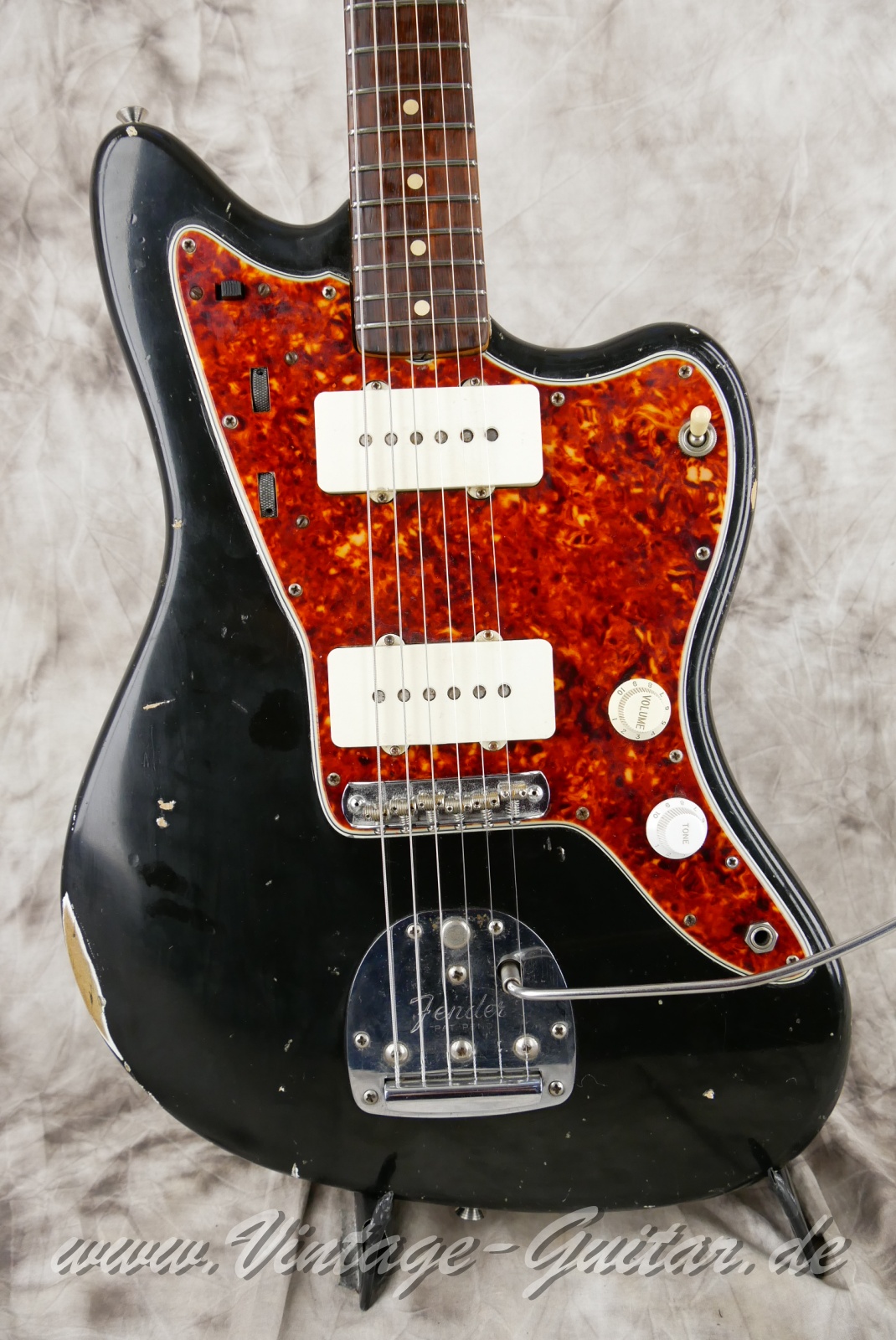 img/vintage/6082/Fender_Jazzmaster_refinished_black_1961-007.jpg