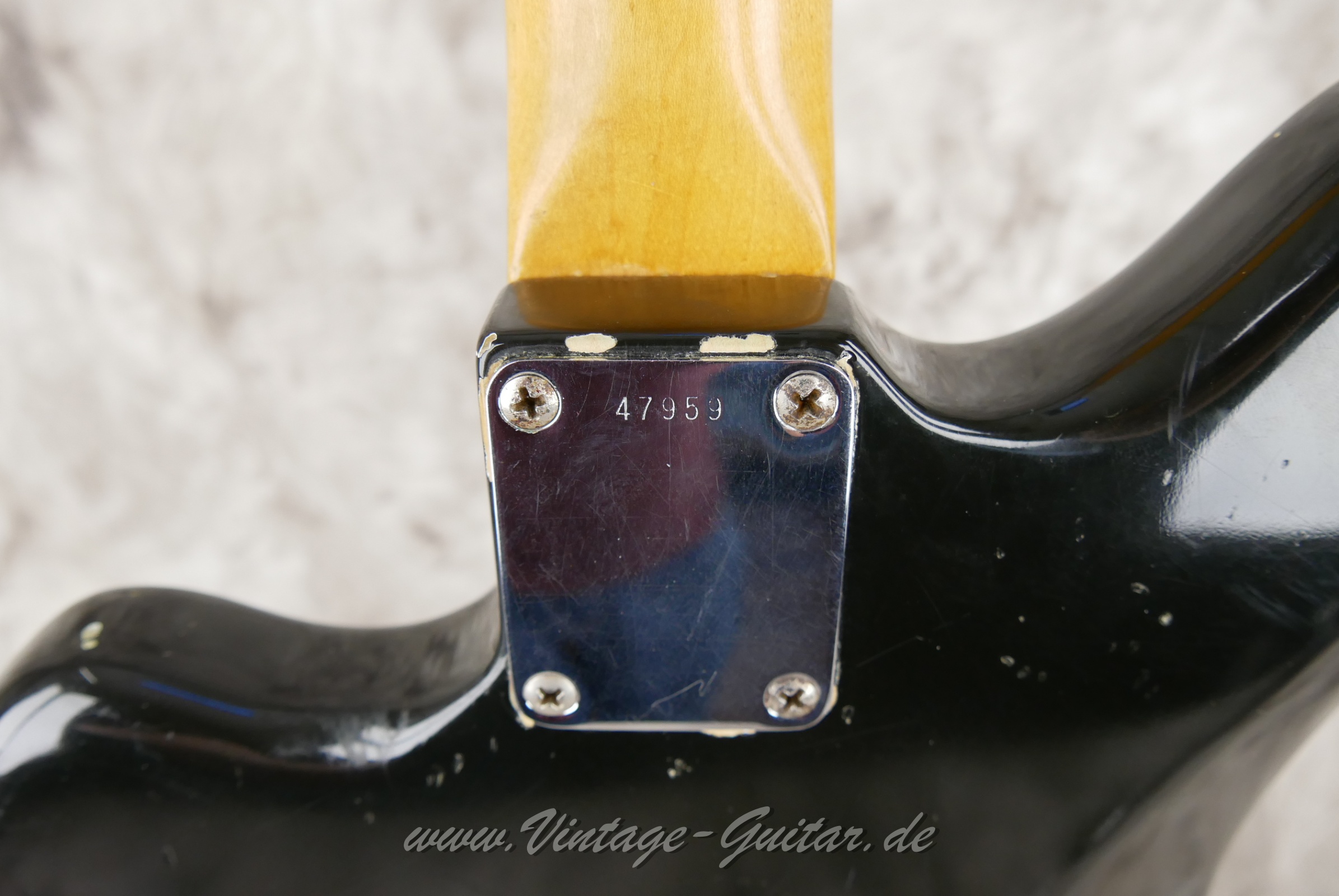 img/vintage/6082/Fender_Jazzmaster_refinished_black_1961-009.jpg
