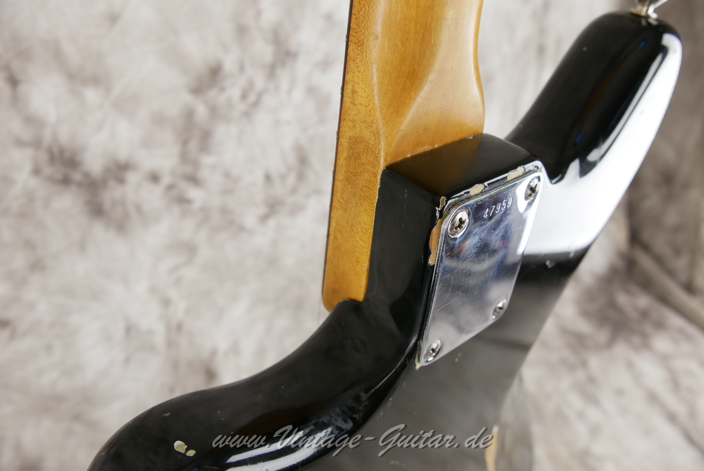 img/vintage/6082/Fender_Jazzmaster_refinished_black_1961-010.jpg