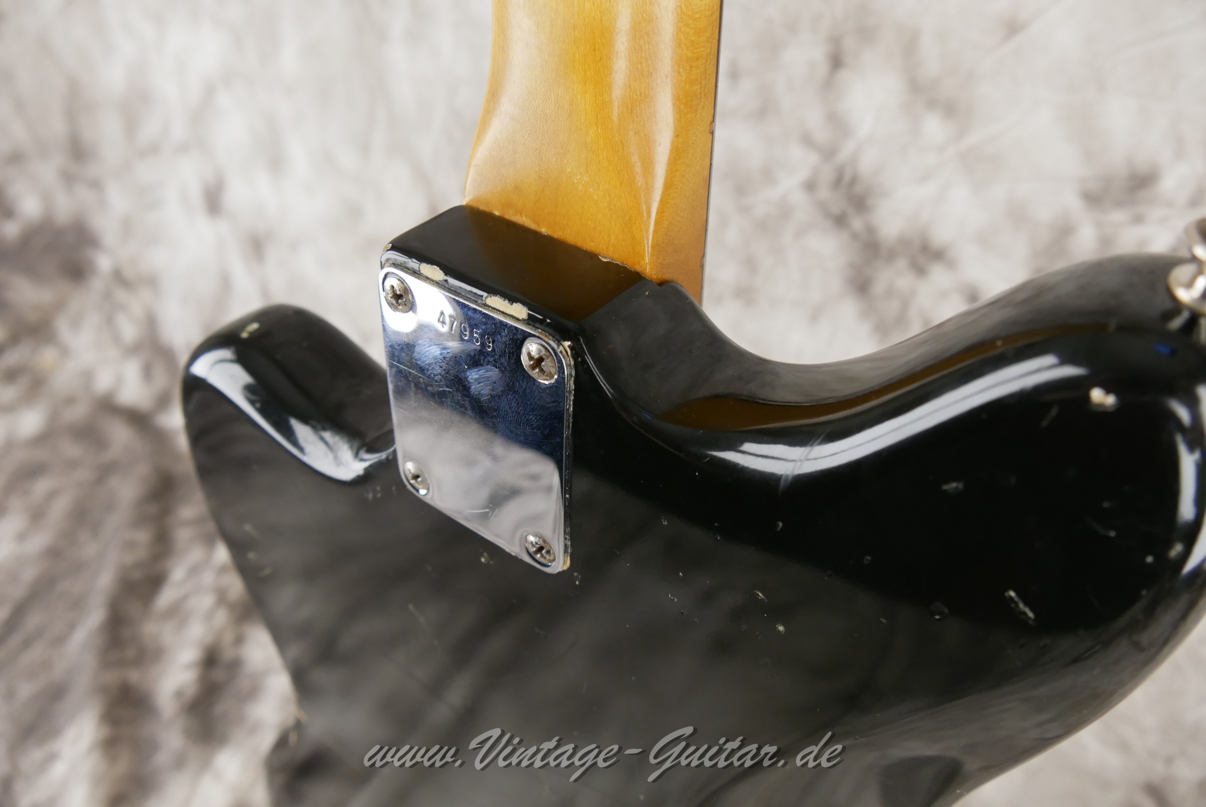 img/vintage/6082/Fender_Jazzmaster_refinished_black_1961-011.jpg