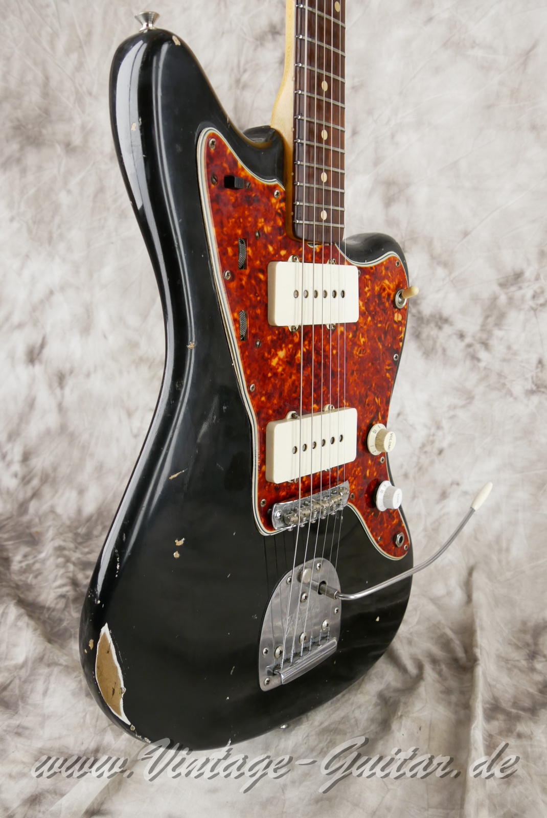 img/vintage/6082/Fender_Jazzmaster_refinished_black_1961-013.jpg