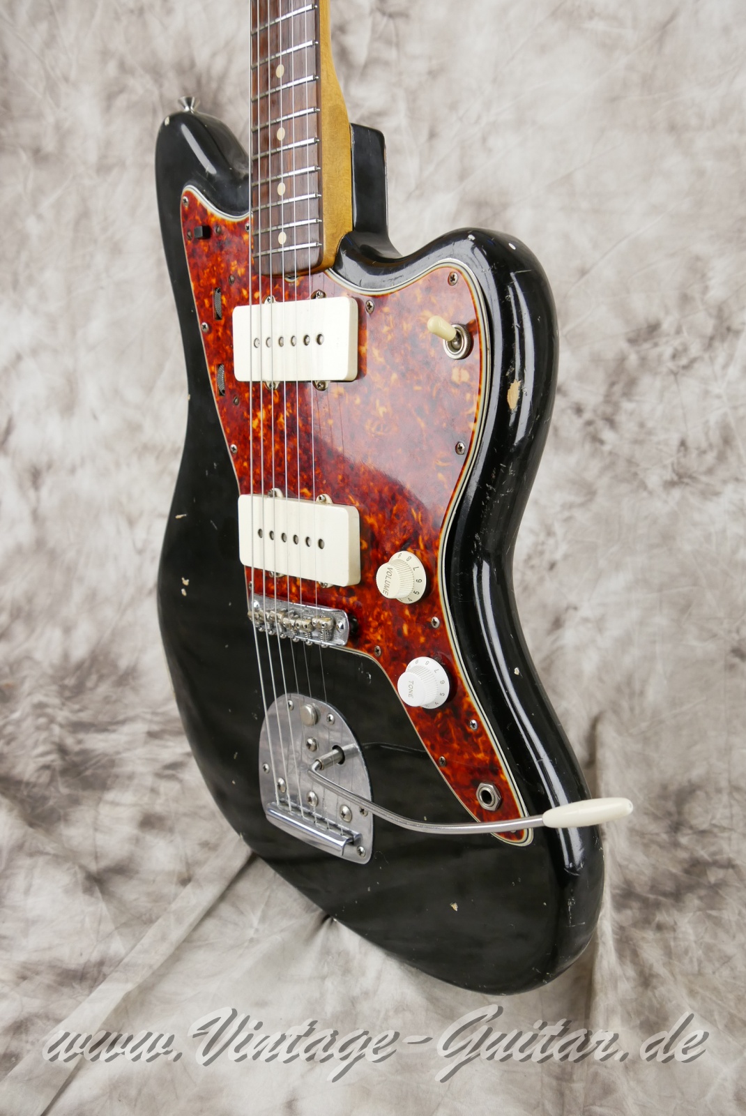 img/vintage/6082/Fender_Jazzmaster_refinished_black_1961-014.jpg