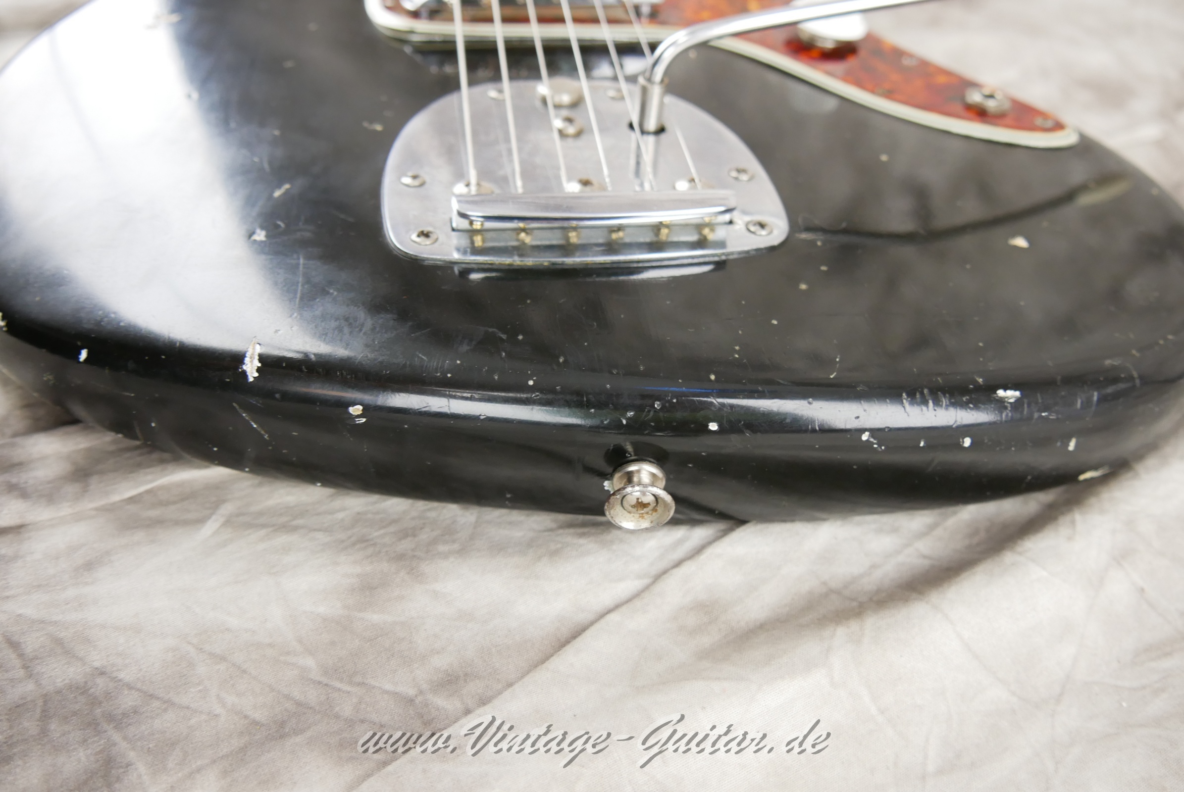 img/vintage/6082/Fender_Jazzmaster_refinished_black_1961-018.jpg