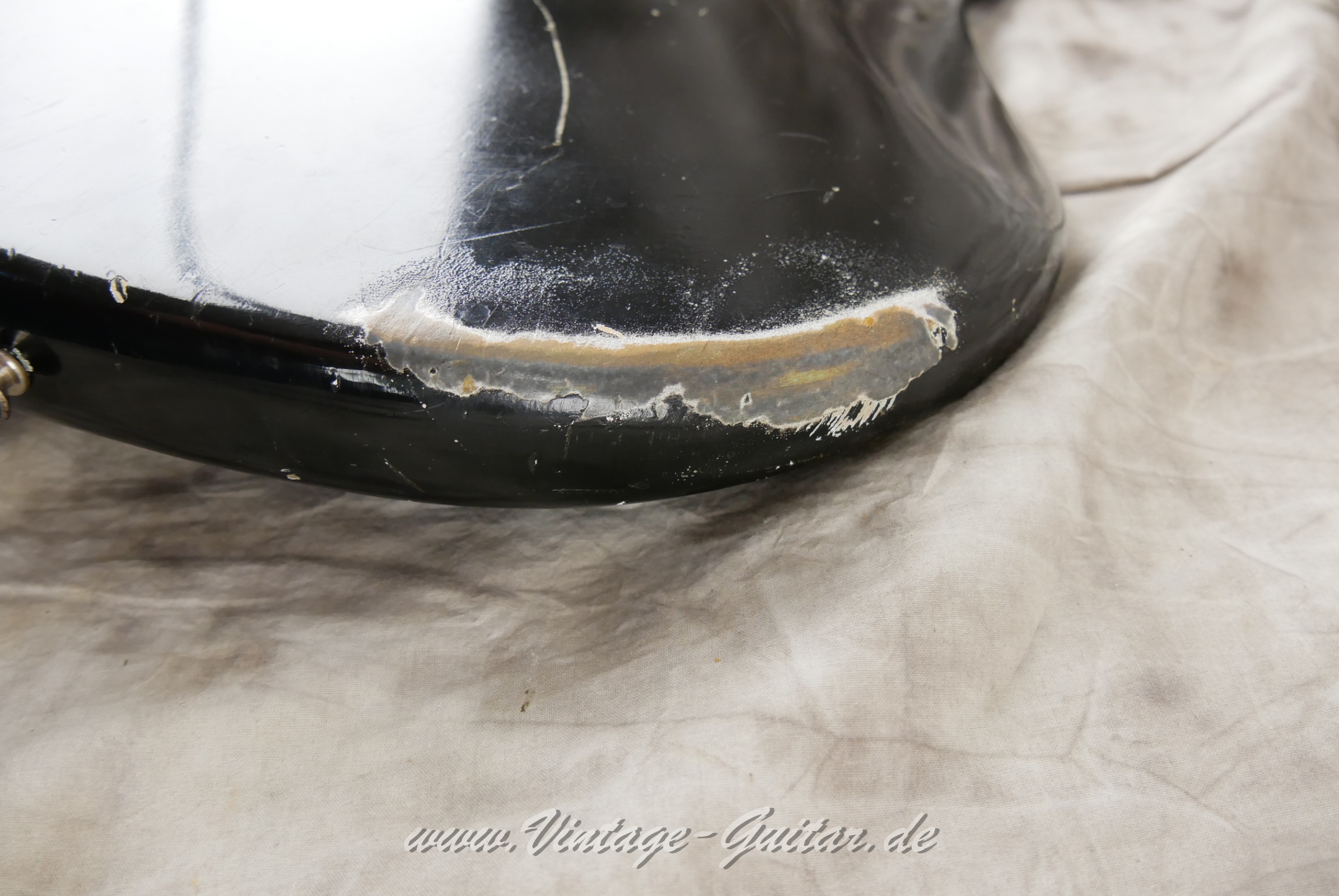 img/vintage/6082/Fender_Jazzmaster_refinished_black_1961-022.jpg