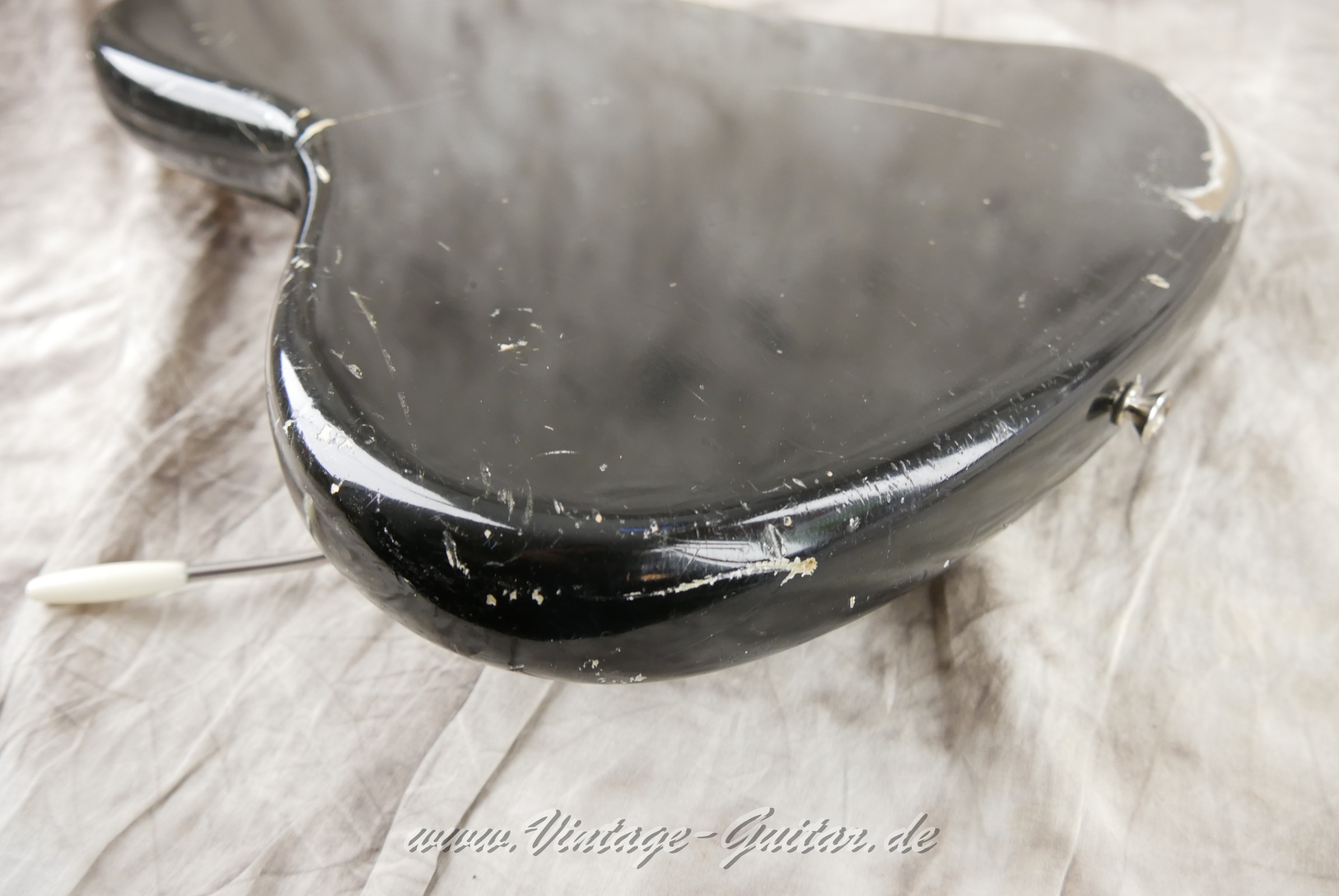 img/vintage/6082/Fender_Jazzmaster_refinished_black_1961-023.jpg