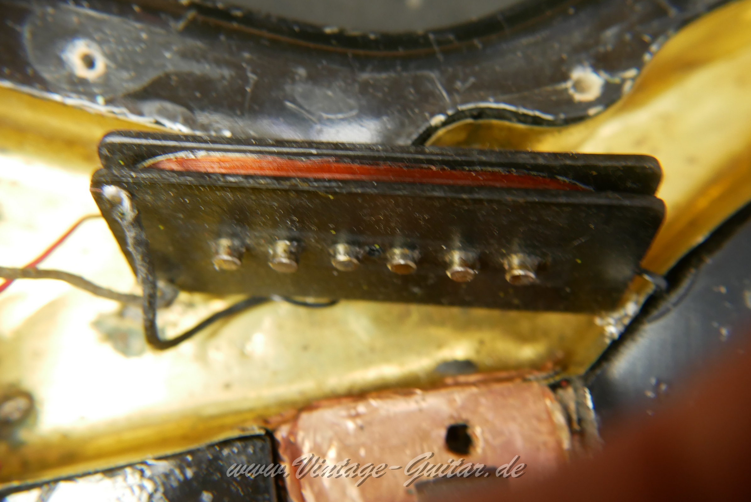 img/vintage/6082/Fender_Jazzmaster_refinished_black_1961-030.jpg