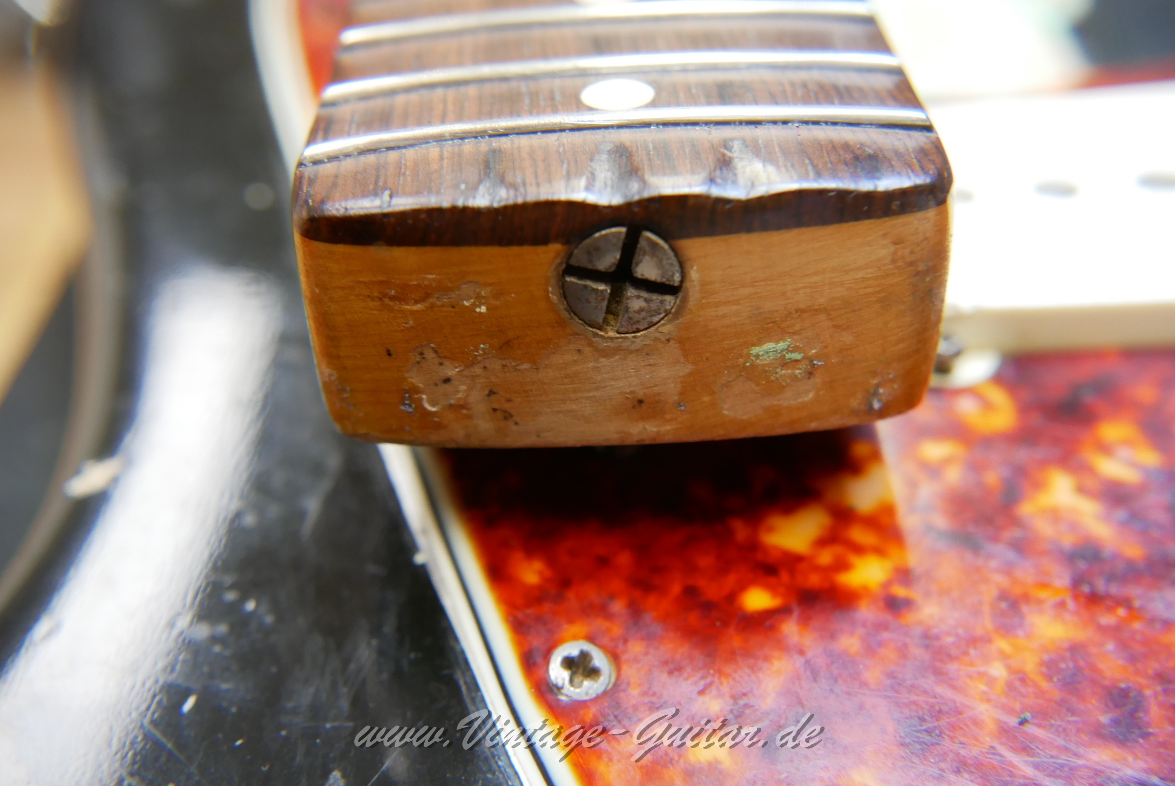 img/vintage/6082/Fender_Jazzmaster_refinished_black_1961-034.jpg
