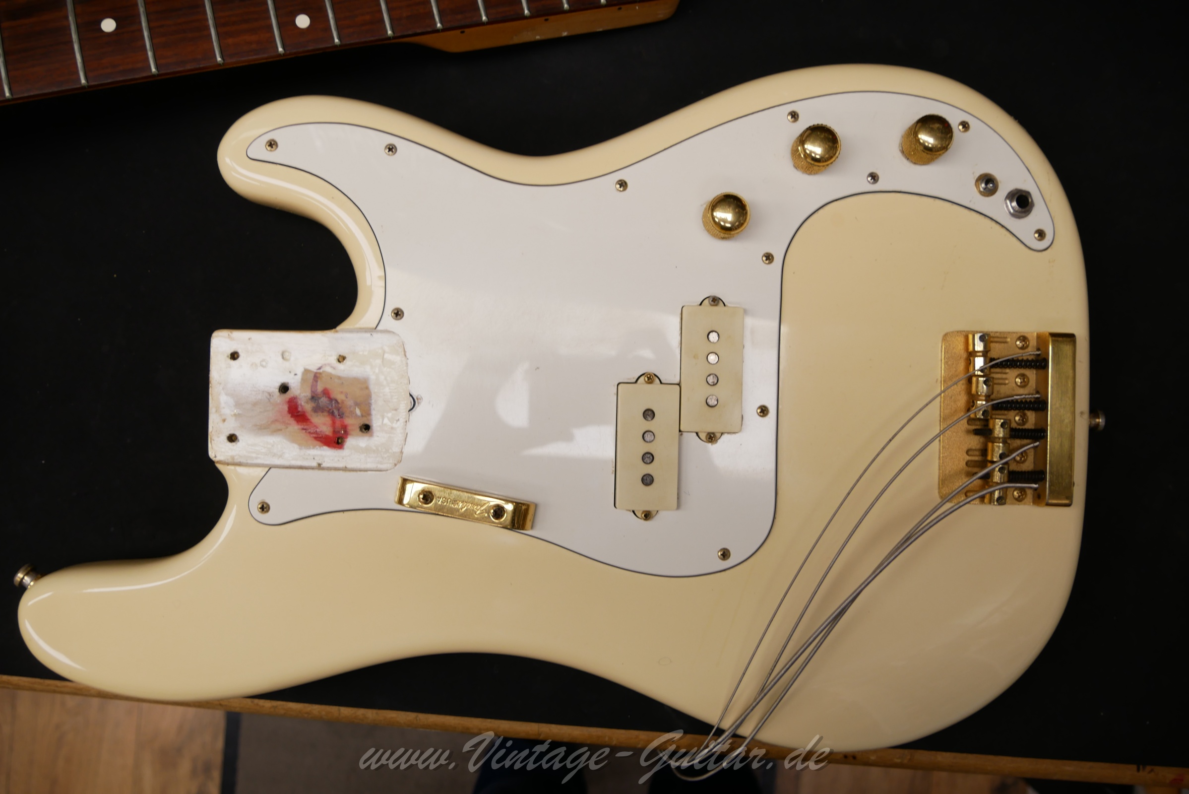 img/vintage/6083/fender_precision_bass_special_olympic_white_1982_usa-13.jpg