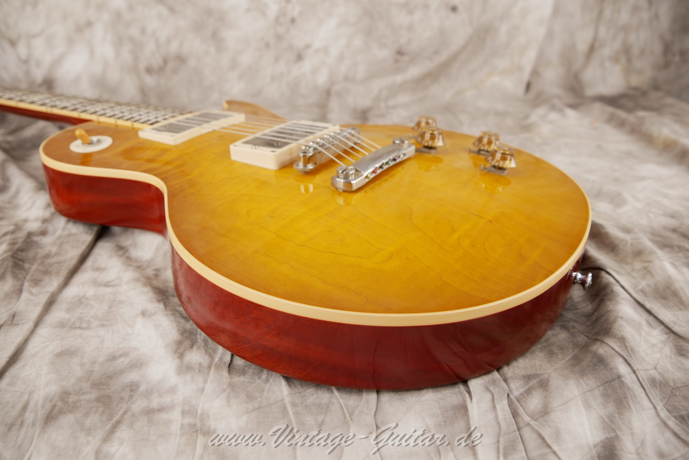 img/vintage/6086/Gibson-Les-Paul-CH-LPR8-LF-Custom-Shop-2011-honeyburst-14.jpg