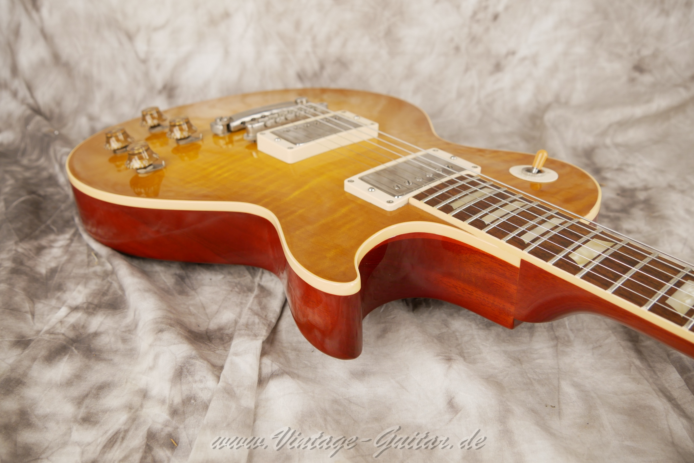 img/vintage/6086/Gibson-Les-Paul-CH-LPR8-LF-Custom-Shop-2011-honeyburst-15.jpg