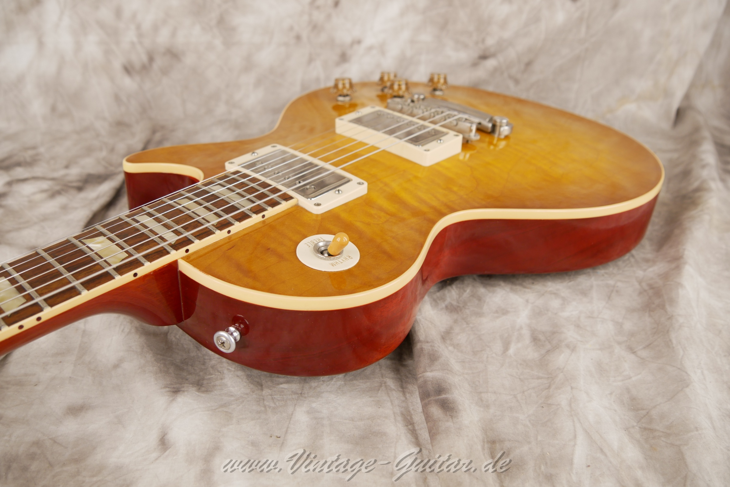 img/vintage/6086/Gibson-Les-Paul-CH-LPR8-LF-Custom-Shop-2011-honeyburst-16.jpg