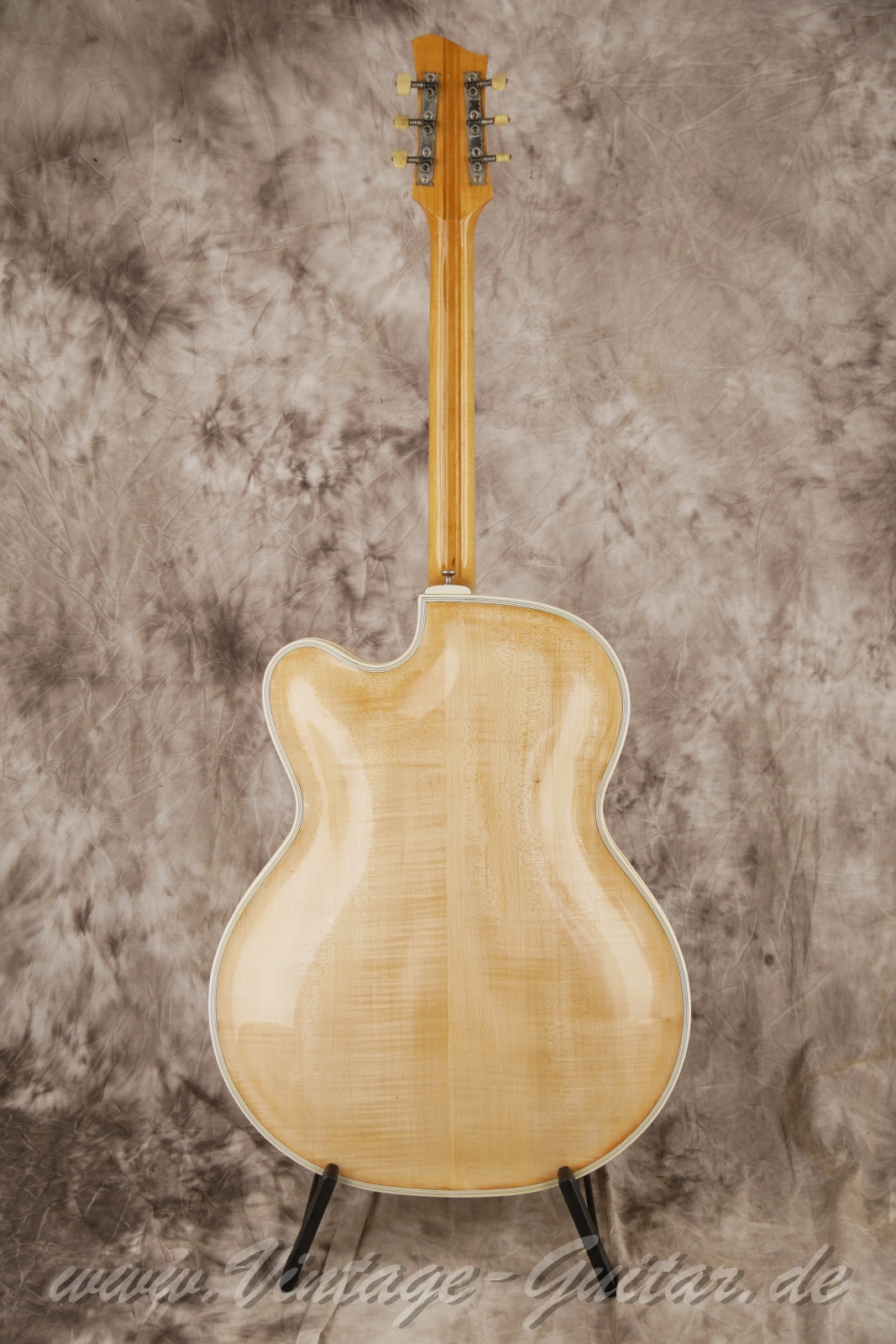 img/vintage/6087/Artur-Lang-Super-De-Luxe-Masterpiece-Archtop-1950c.-natural-02.jpg