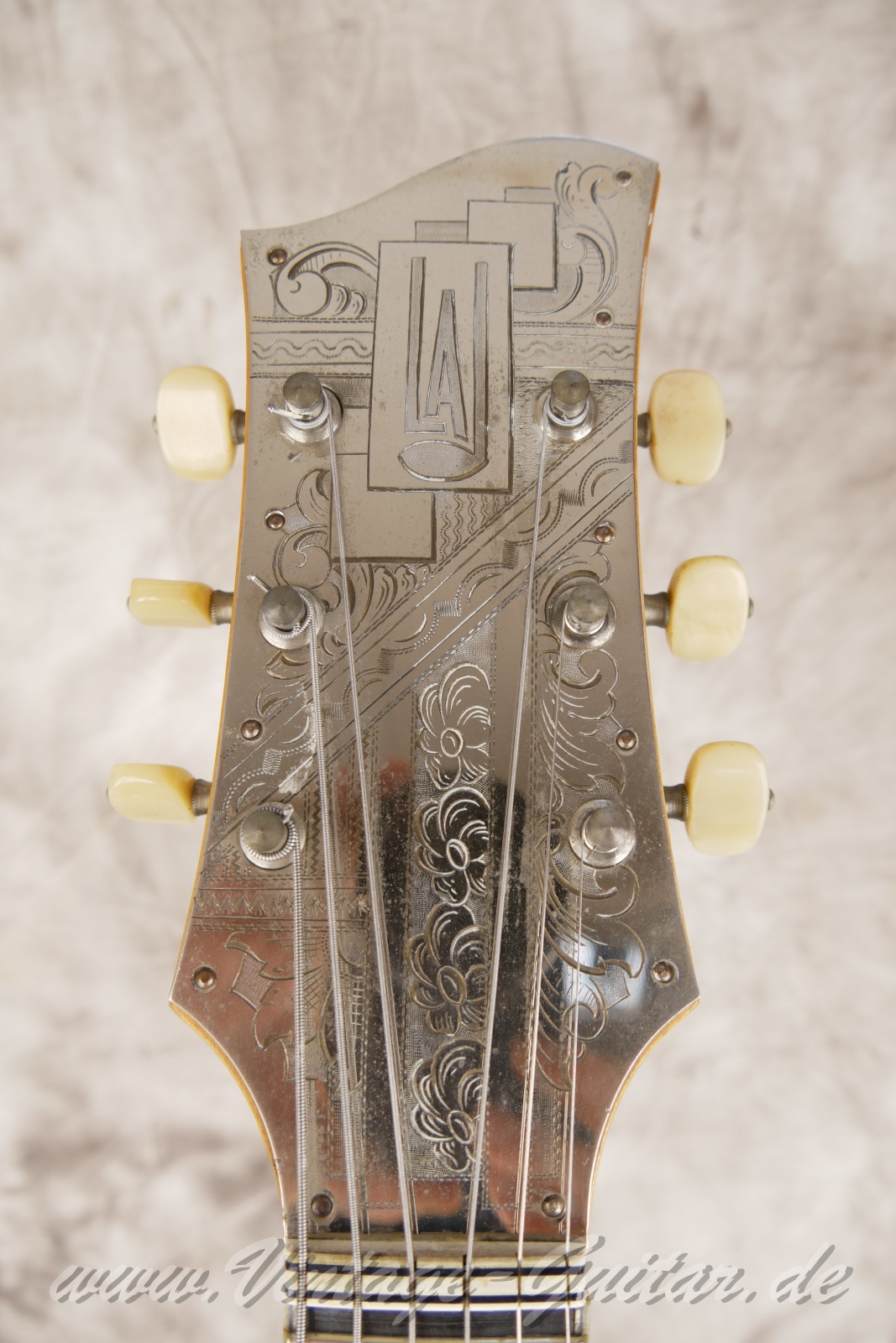 img/vintage/6087/Artur-Lang-Super-De-Luxe-Masterpiece-Archtop-1950c.-natural-03.jpg