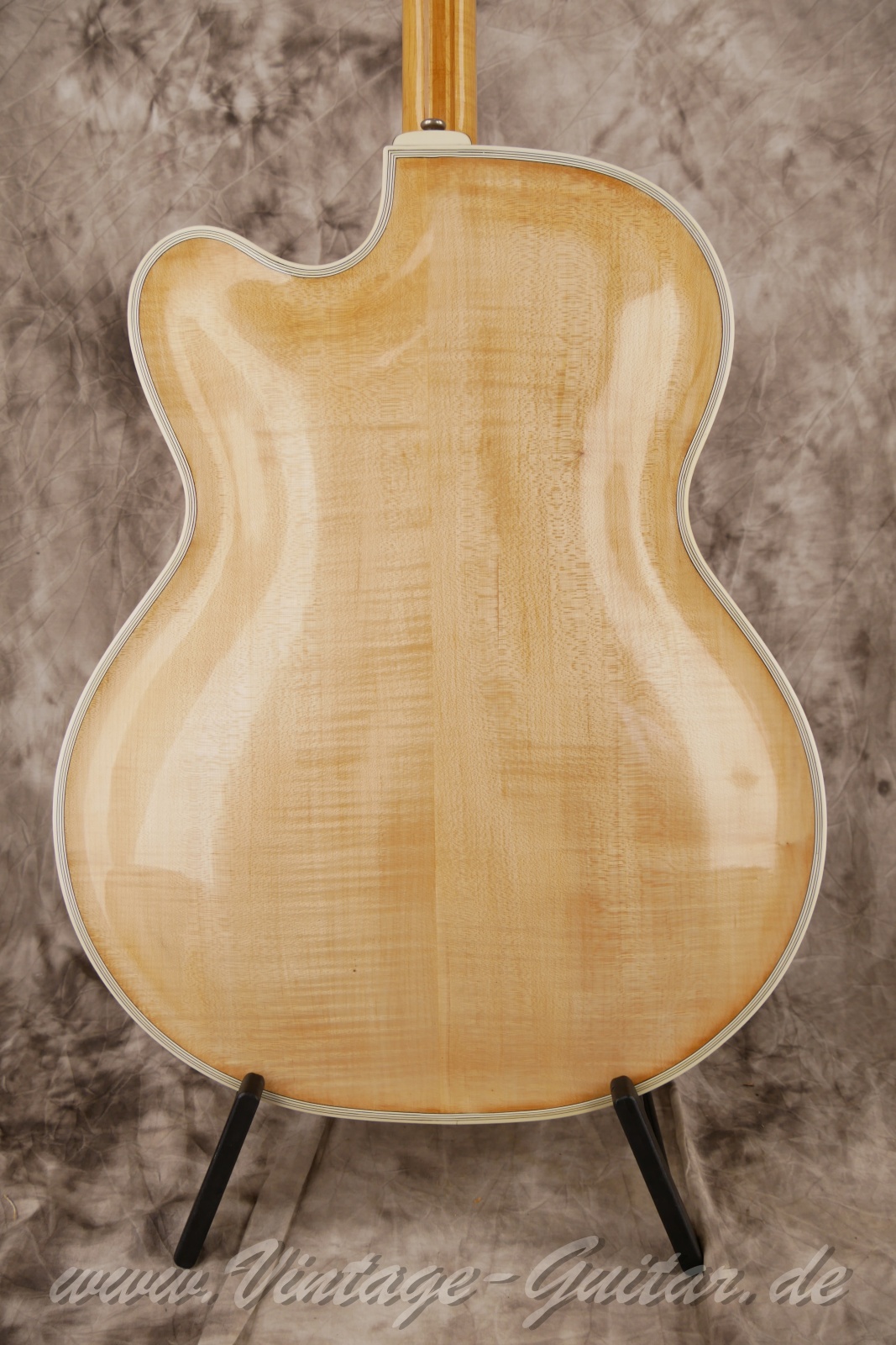 img/vintage/6087/Artur-Lang-Super-De-Luxe-Masterpiece-Archtop-1950c.-natural-08.jpg