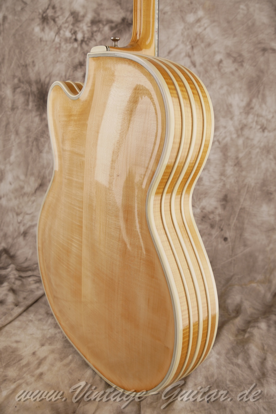 img/vintage/6087/Artur-Lang-Super-De-Luxe-Masterpiece-Archtop-1950c.-natural-12.jpg