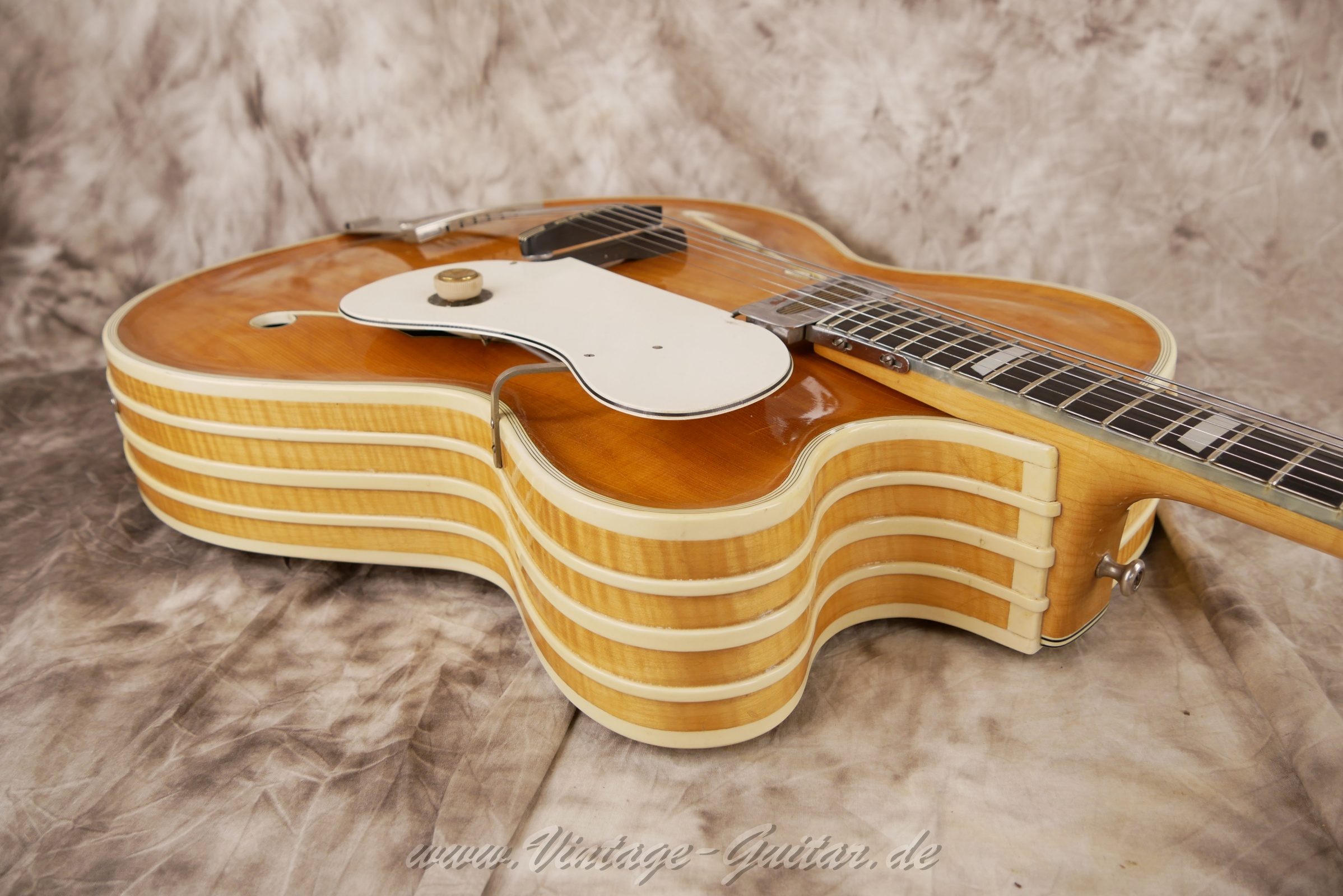 img/vintage/6087/Artur-Lang-Super-De-Luxe-Masterpiece-Archtop-1950c.-natural-15.jpg