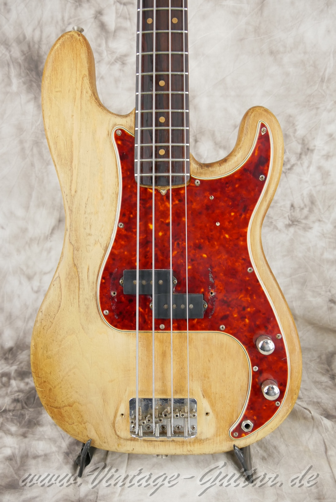 img/vintage/6117/Fender-Precision-Bass-pre-CBS-body-stripped-1963-natural-07.jpg