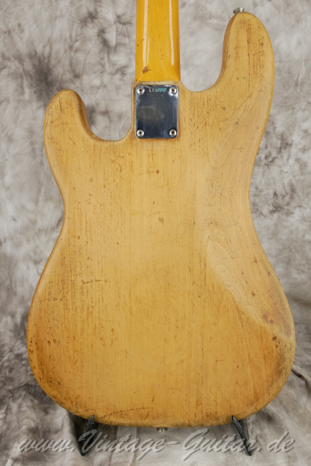 img/vintage/6117/Fender-Precision-Bass-pre-CBS-body-stripped-1963-natural-08.jpg