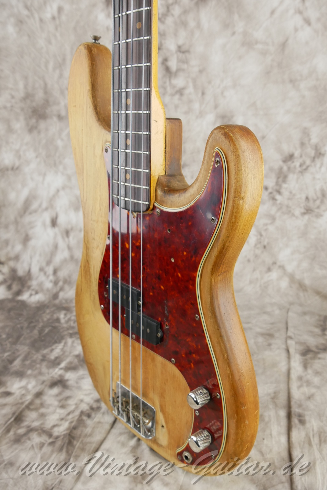 img/vintage/6117/Fender-Precision-Bass-pre-CBS-body-stripped-1963-natural-10.jpg