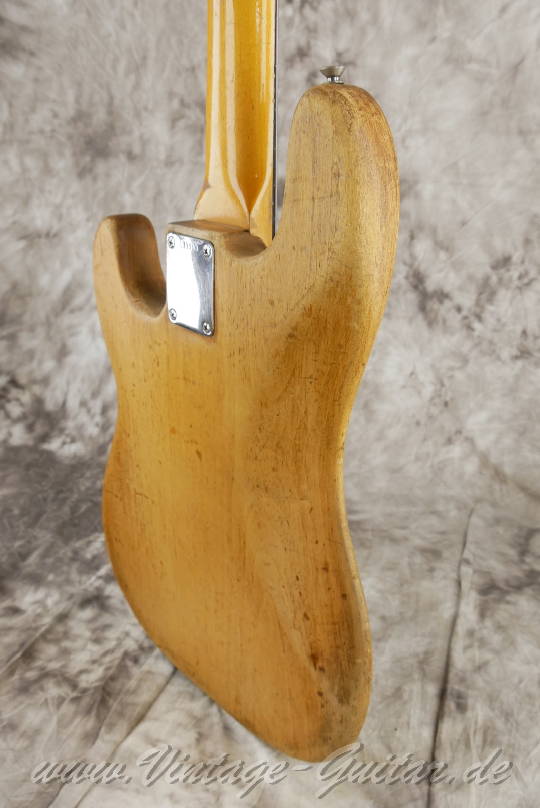 img/vintage/6117/Fender-Precision-Bass-pre-CBS-body-stripped-1963-natural-12.jpg