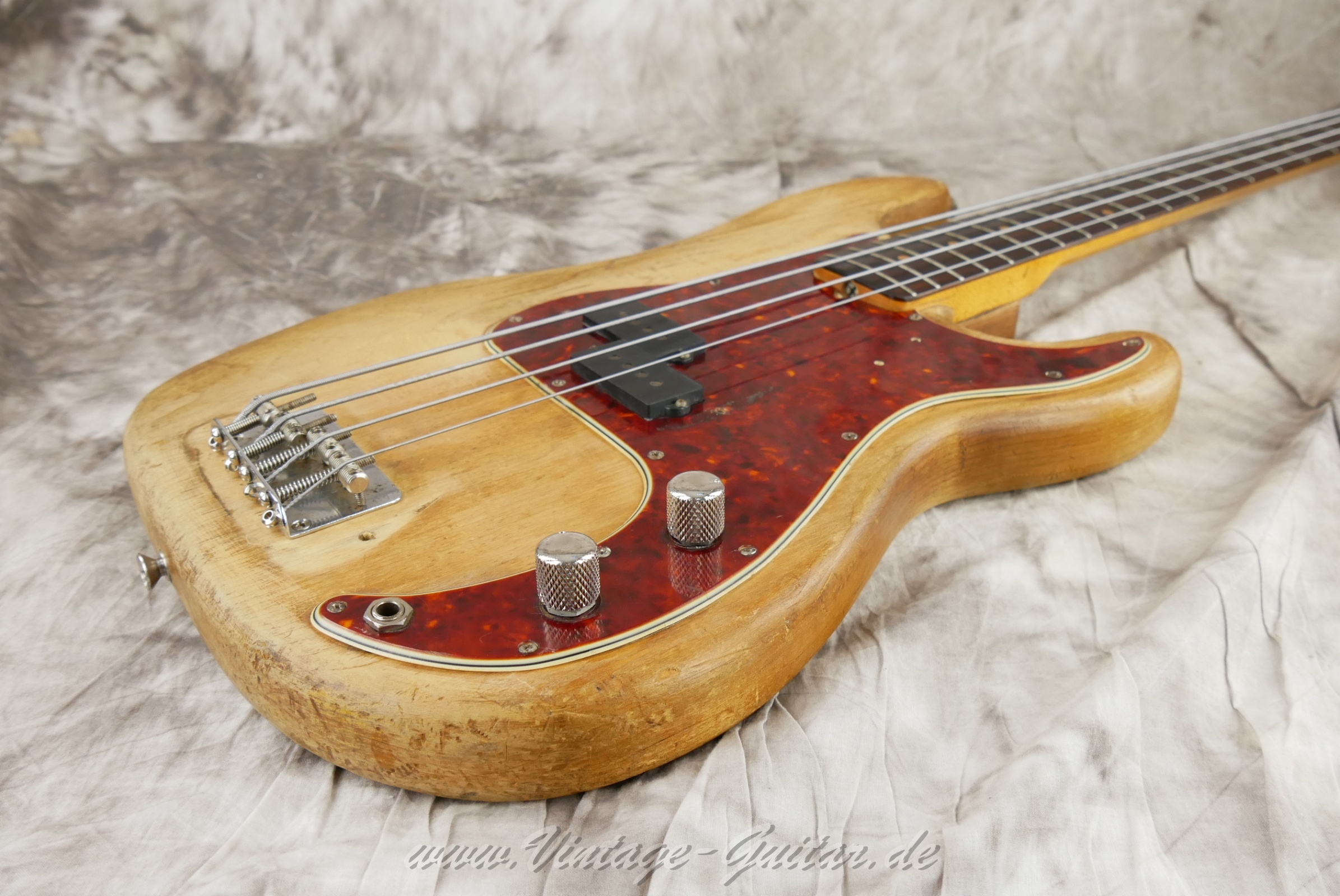 img/vintage/6117/Fender-Precision-Bass-pre-CBS-body-stripped-1963-natural-13.jpg