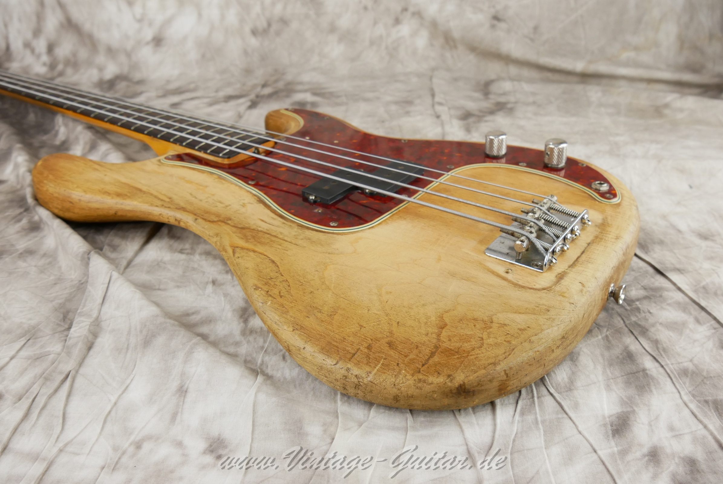 img/vintage/6117/Fender-Precision-Bass-pre-CBS-body-stripped-1963-natural-14.jpg