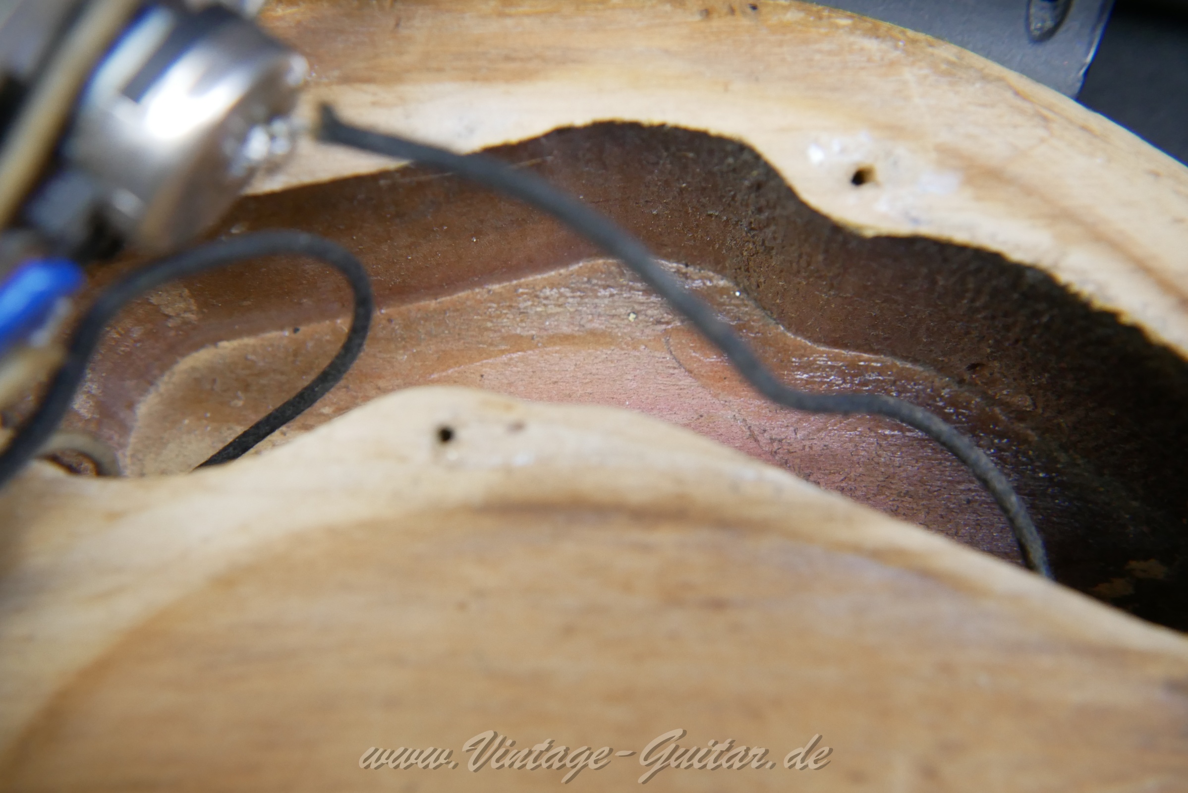 img/vintage/6117/Fender-Precision-Bass-pre-CBS-body-stripped-1963-natural-18.jpg