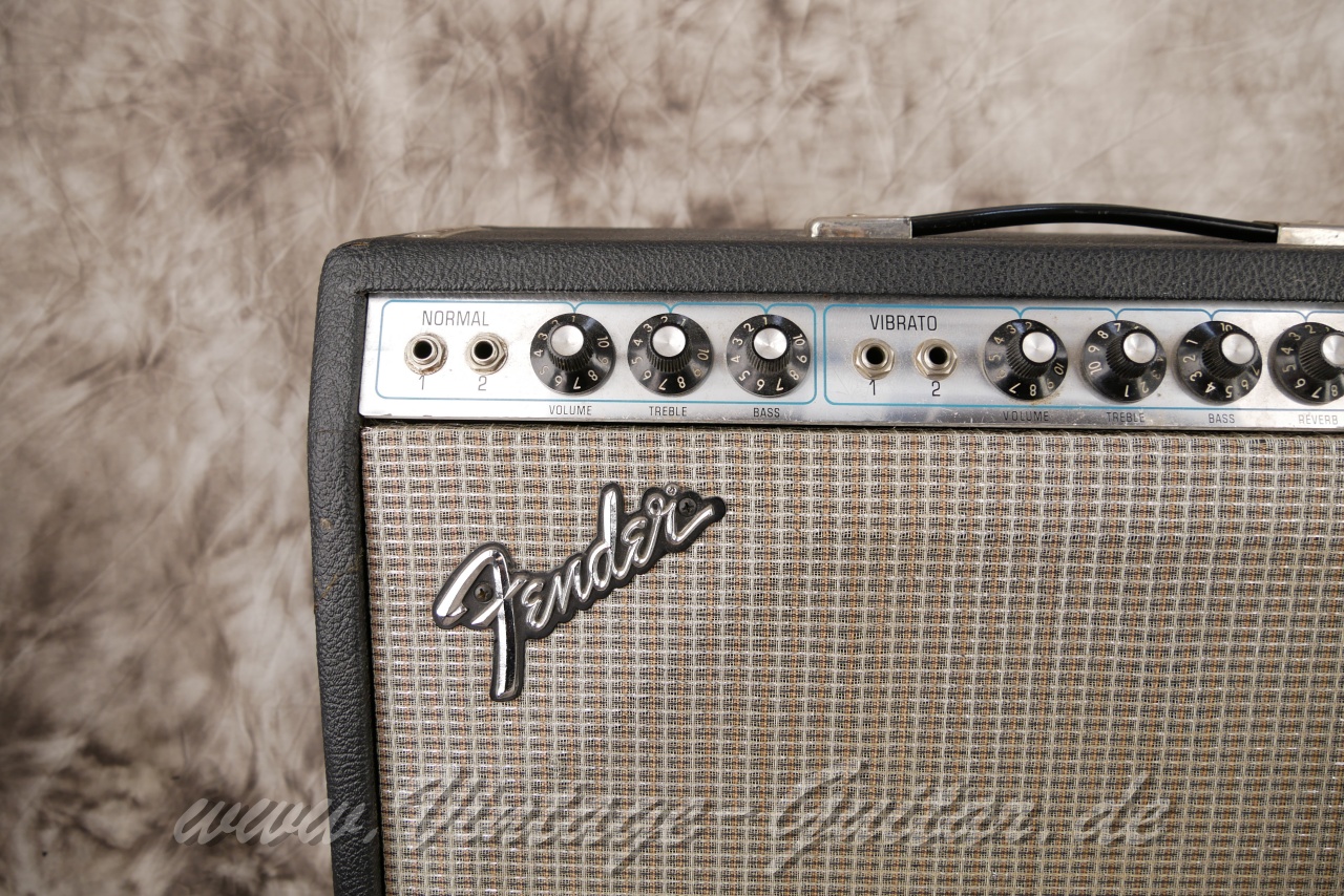 img/vintage/6127/Fender-Deluxe-Reverb-1977-black-tolex-03.jpg