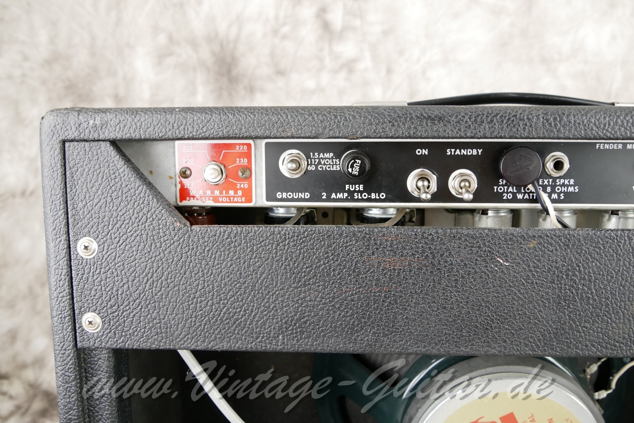 img/vintage/6127/Fender-Deluxe-Reverb-1977-black-tolex-05.jpg