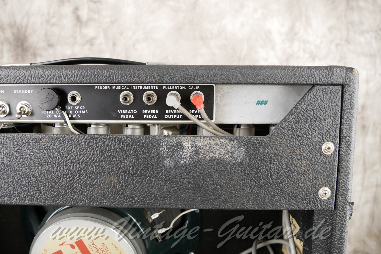 img/vintage/6127/Fender-Deluxe-Reverb-1977-black-tolex-06.jpg