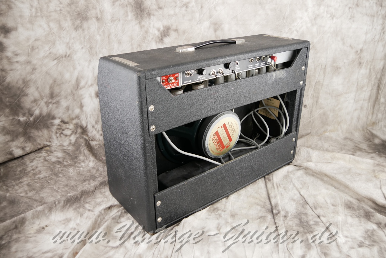 img/vintage/6127/Fender-Deluxe-Reverb-1977-black-tolex-09.jpg