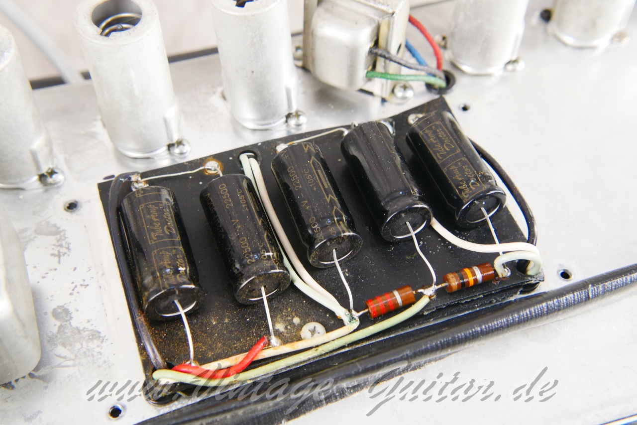 img/vintage/6127/Fender-Deluxe-Reverb-1977-black-tolex-19.jpg
